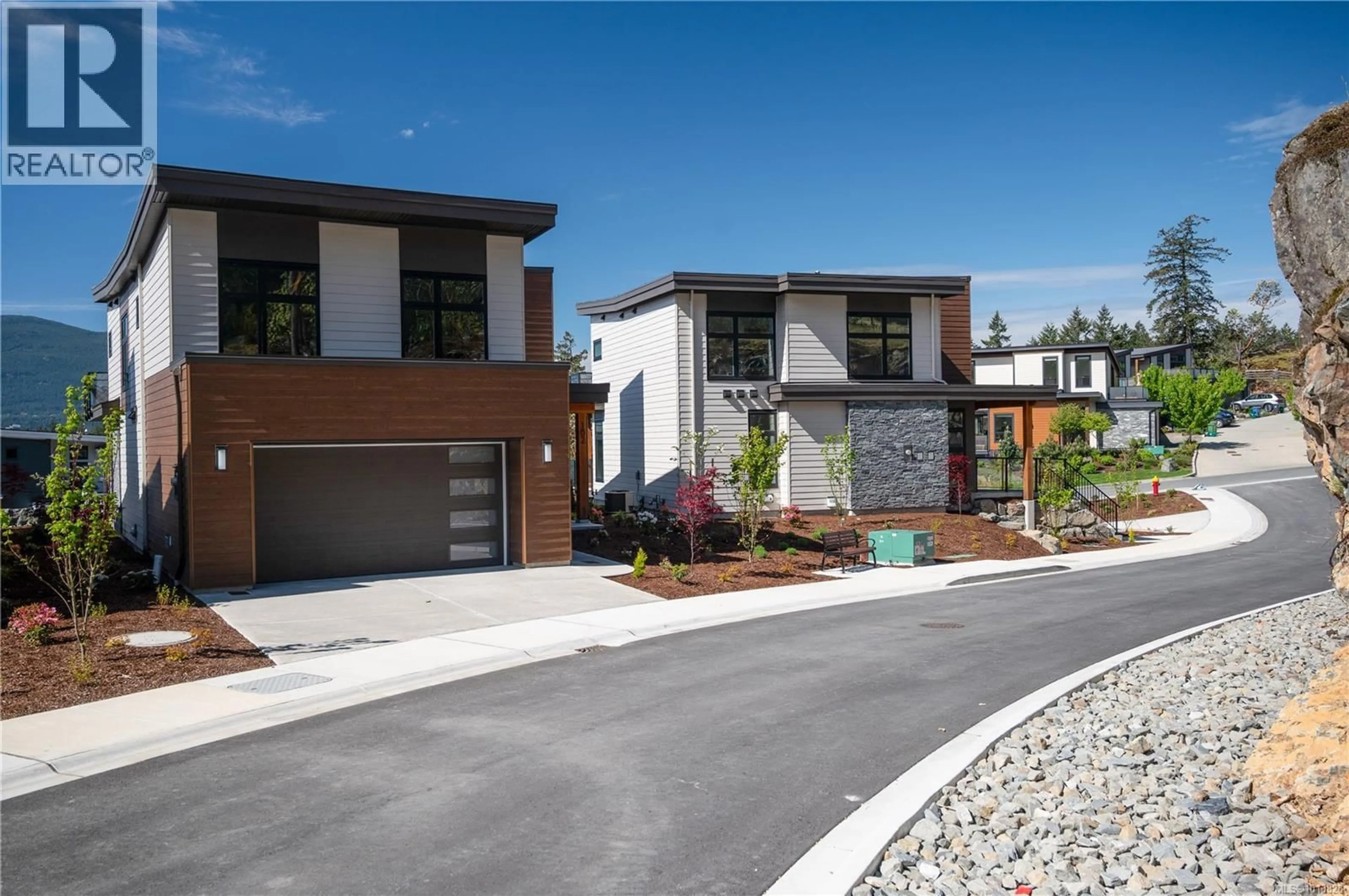 Home with brick exterior material, street for 102 - 1220 MANZANITA PLACE, Nanaimo British Columbia V9T0L7