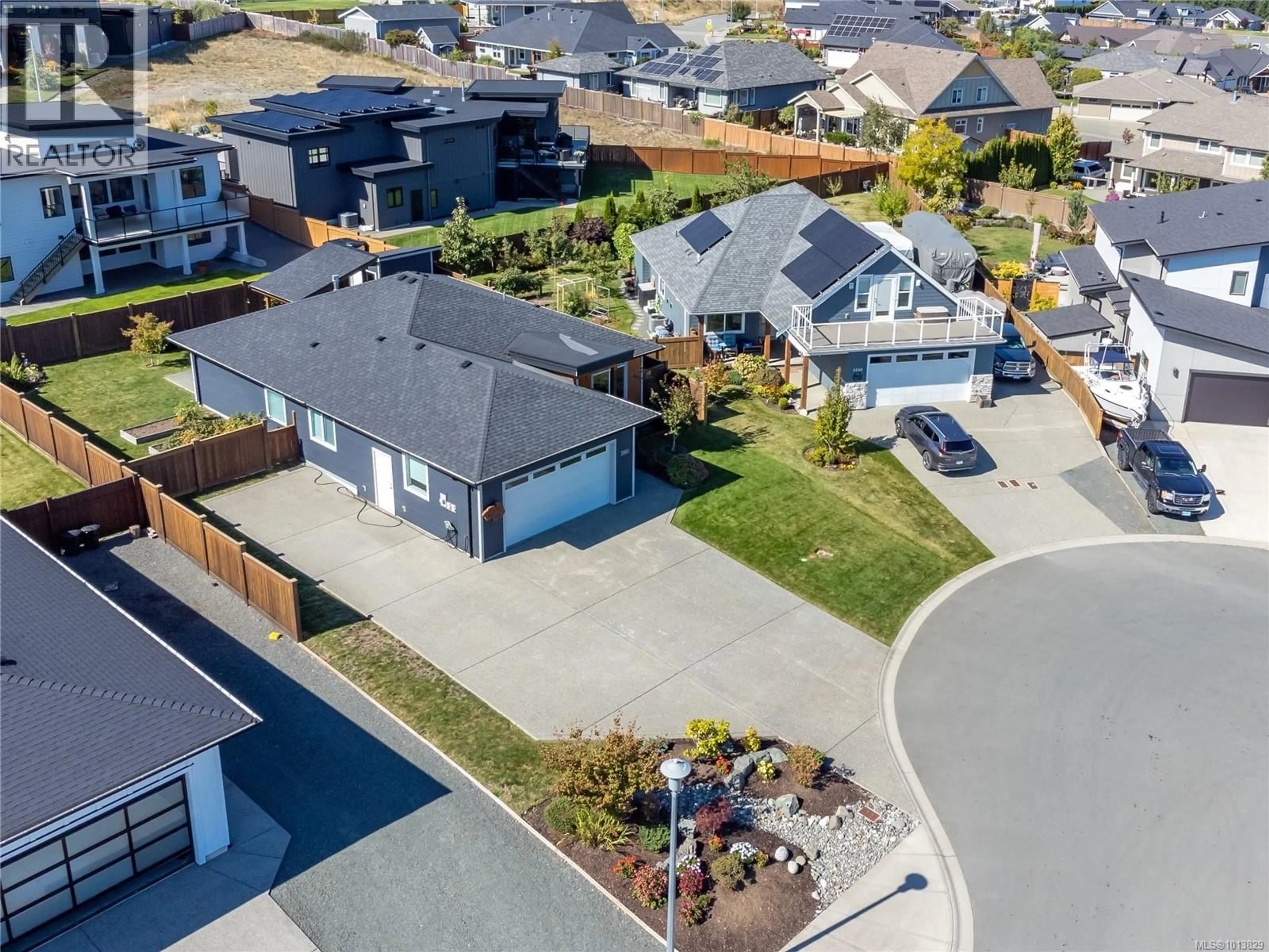 A pic from outside/outdoor area/front of a property/back of a property/a pic from drone, street for 3560 WISTERIA PLACE, Campbell River British Columbia V9H0E3