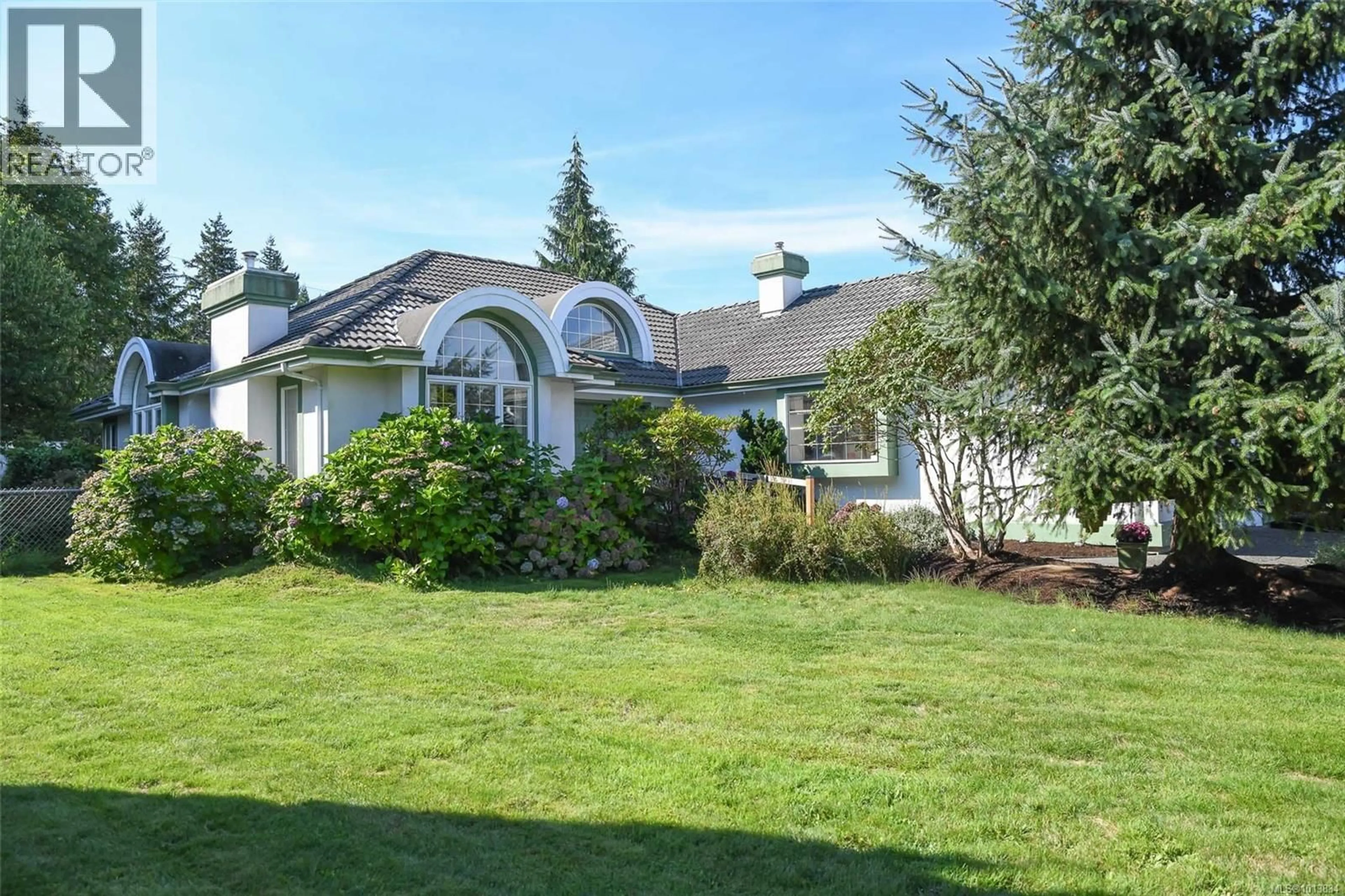 A pic from outside/outdoor area/front of a property/back of a property/a pic from drone, unknown for 1991 FAIRWAY DRIVE, Campbell River British Columbia V9H1R5