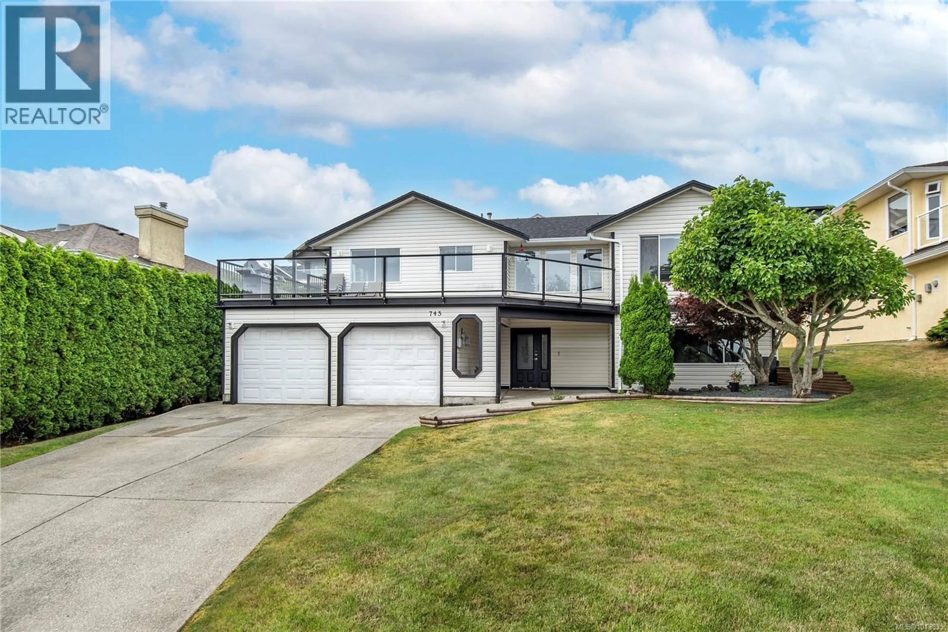 Home with vinyl exterior material, street for 745 BOWEN ROAD, Campbell River British Columbia V9H1S2