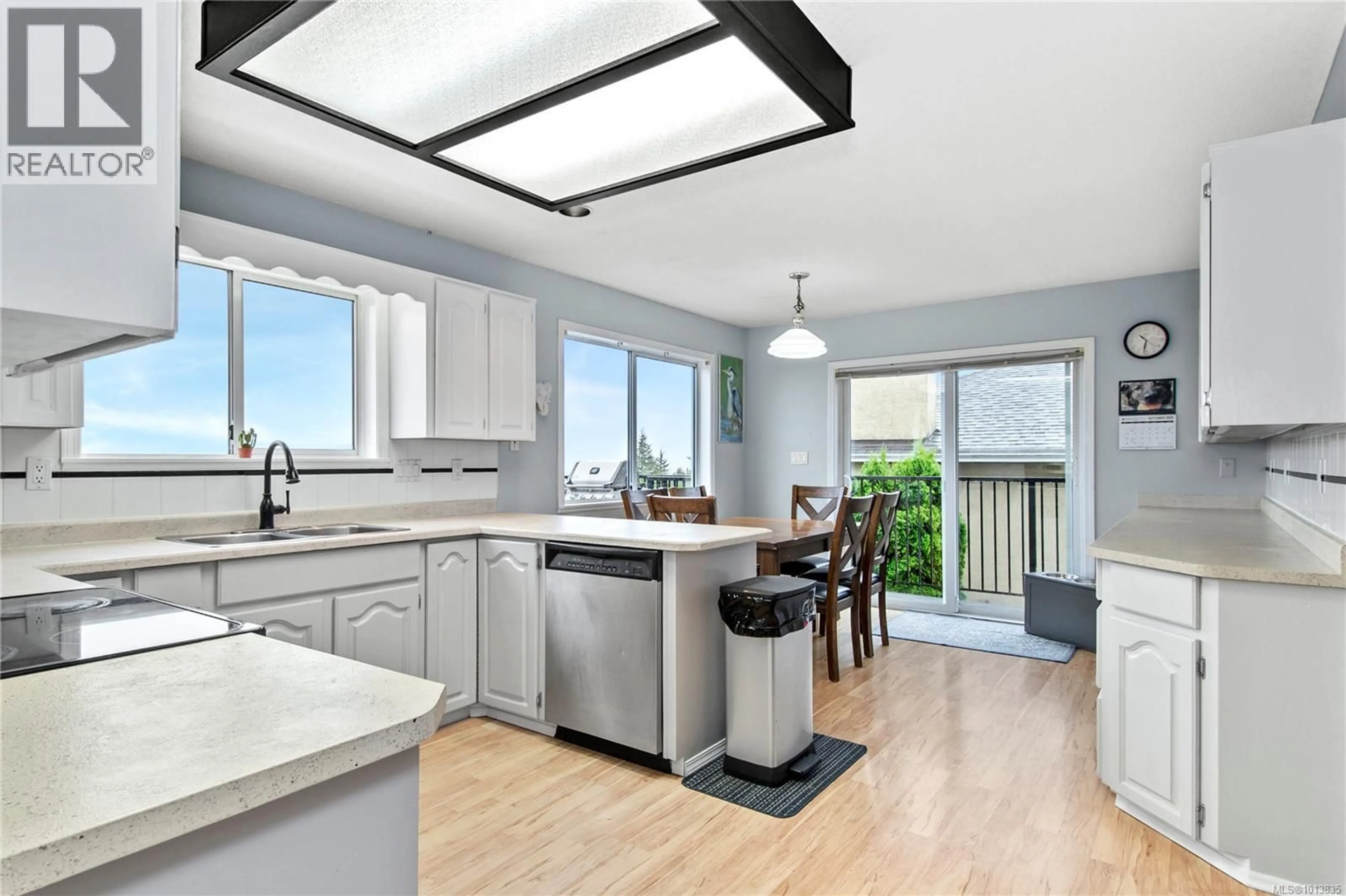 Open concept kitchen, unknown for 745 BOWEN ROAD, Campbell River British Columbia V9H1S2