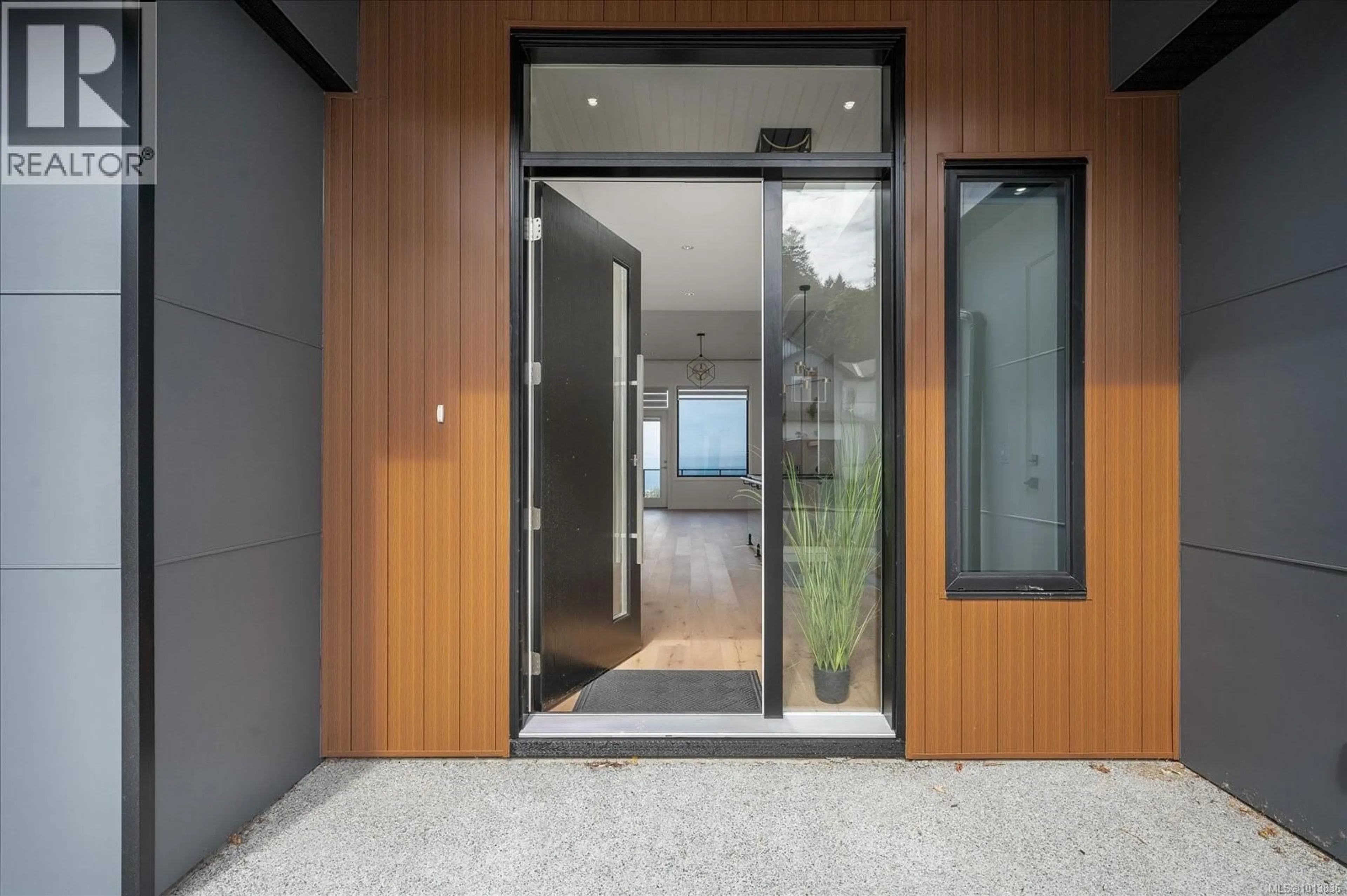 Indoor foyer for 4680 AMBIENCE DRIVE, Nanaimo British Columbia V9T0A7