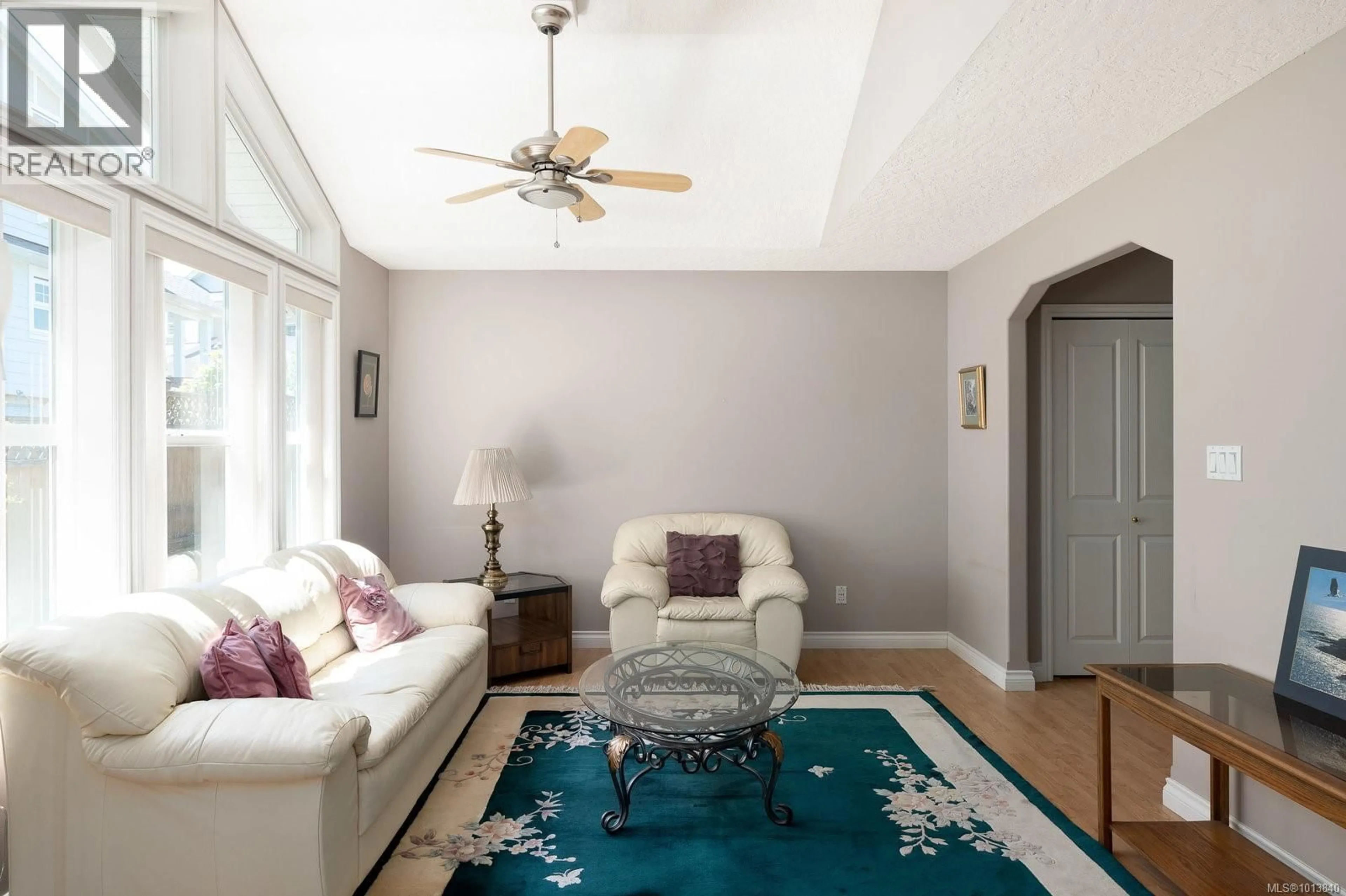 Living room with furniture, unknown for 3 - 707 GREENLEA DRIVE, Saanich British Columbia V8Z3E7