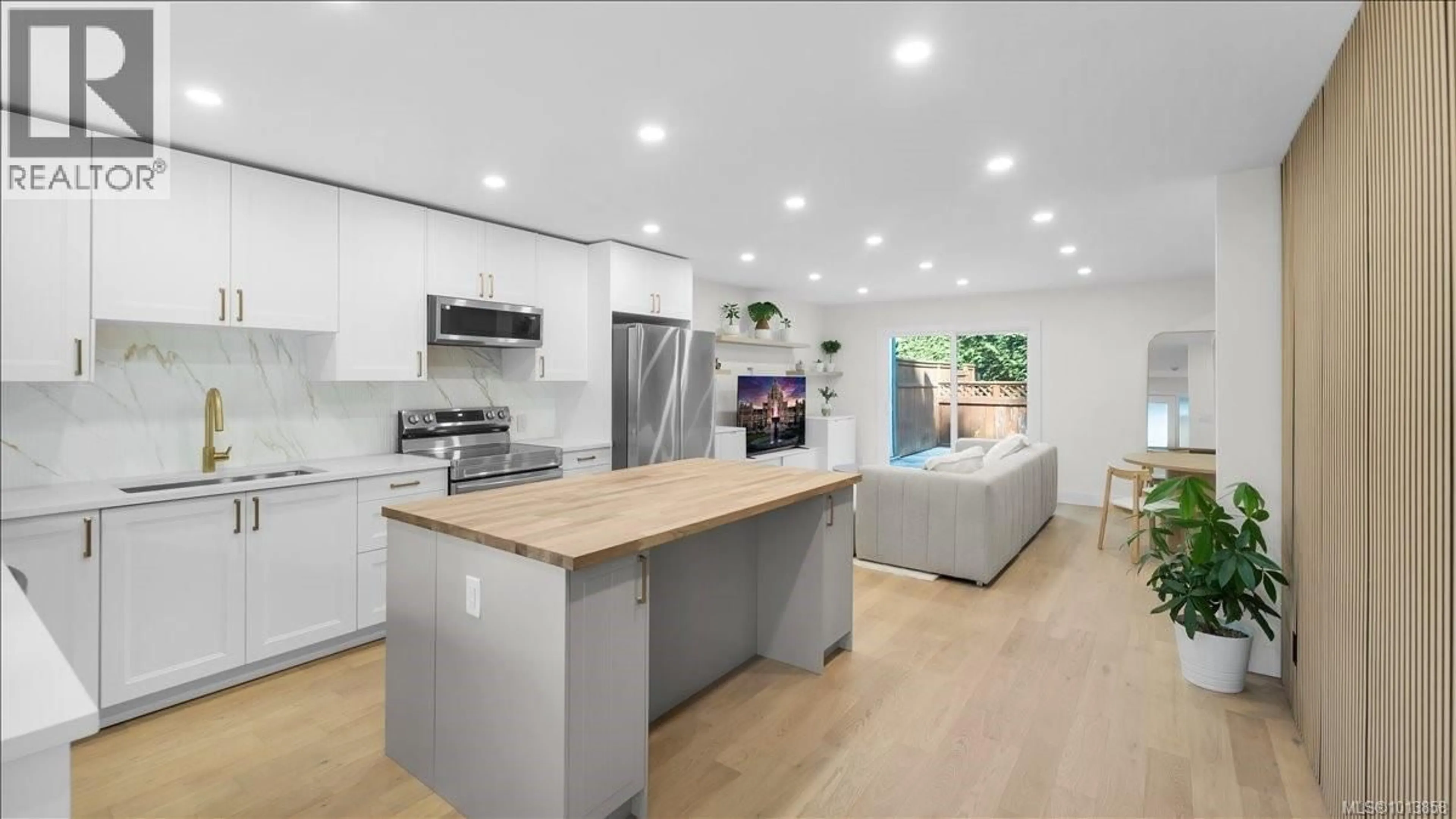 Open concept kitchen, ceramic/tile floor for 602 - 640 BROADWAY STREET, Saanich British Columbia V8Z2G4