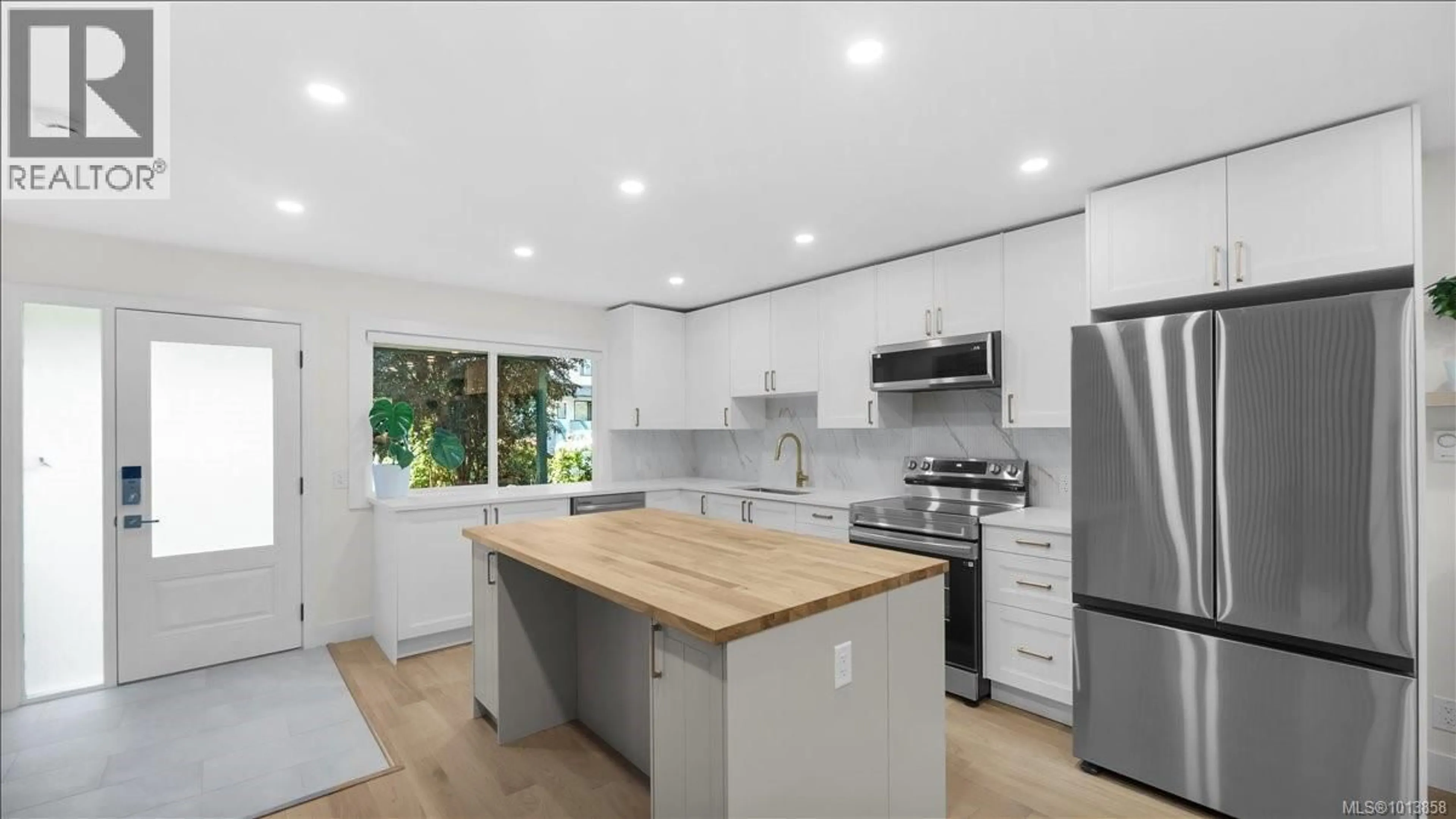 Open concept kitchen, unknown for 602 - 640 BROADWAY STREET, Saanich British Columbia V8Z2G4
