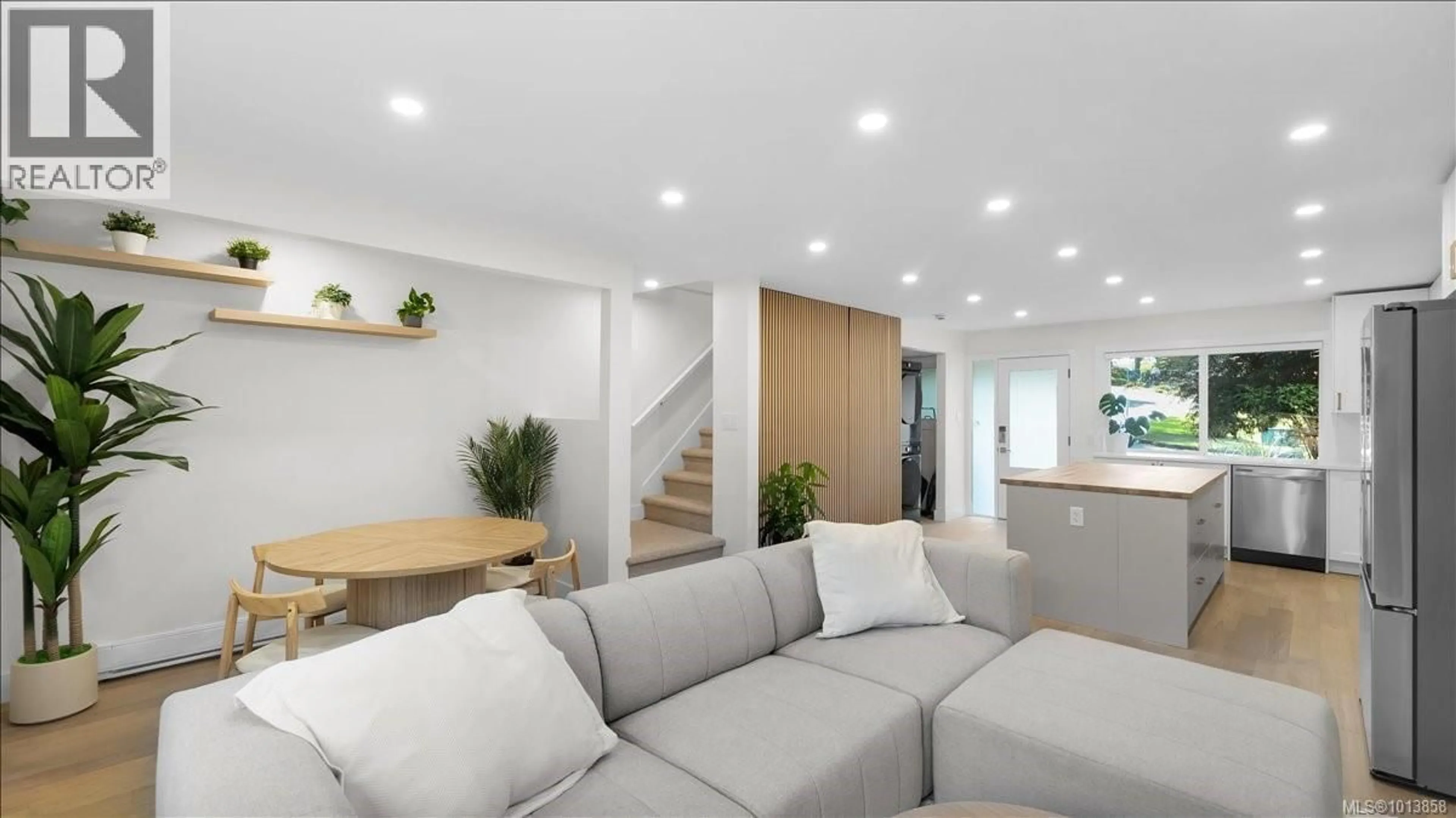 Living room with furniture, unknown for 602 - 640 BROADWAY STREET, Saanich British Columbia V8Z2G4