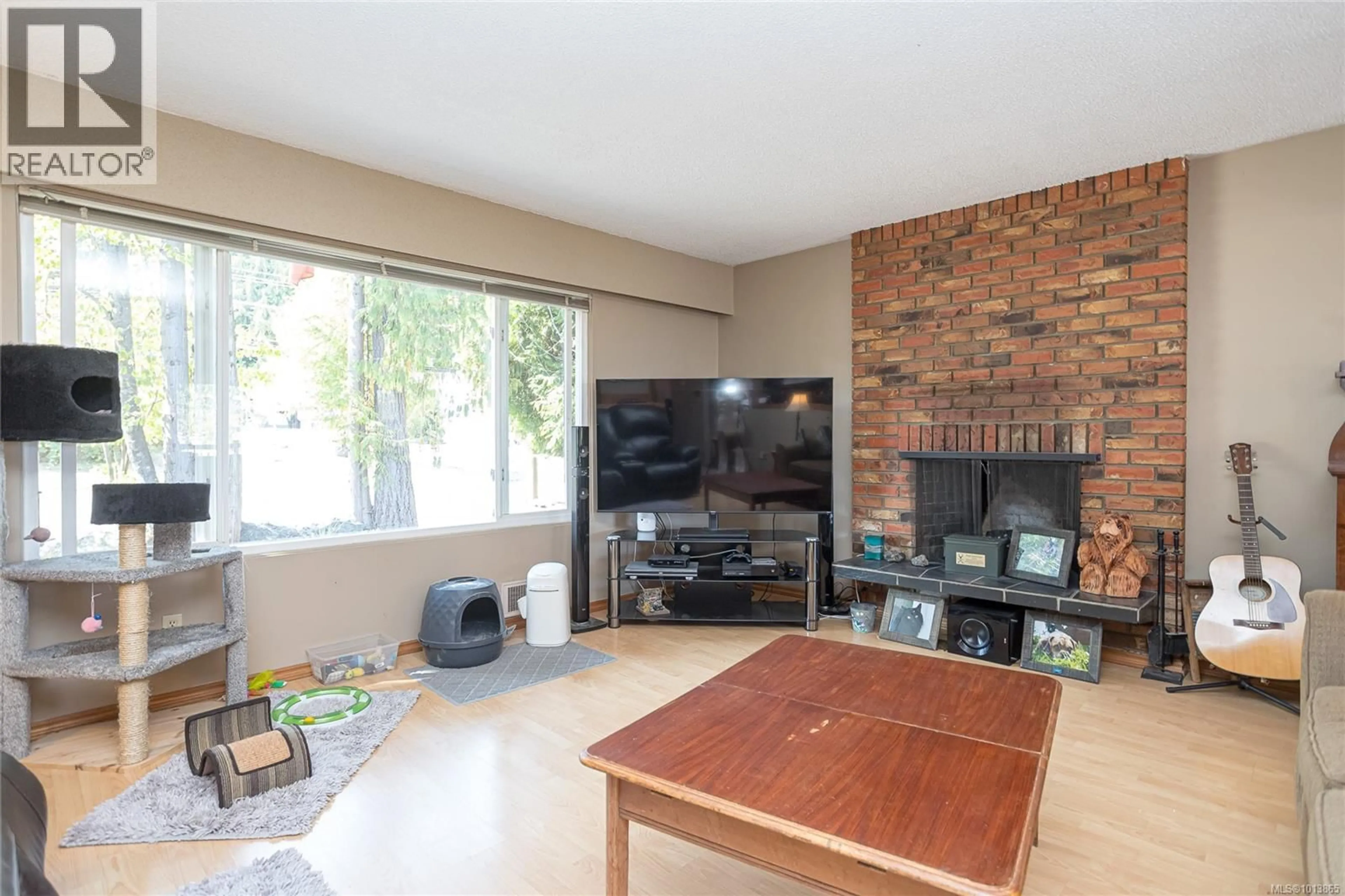 Living room with furniture, unknown for 413 PARKHILL TERRACE, Ladysmith British Columbia V9G1V3