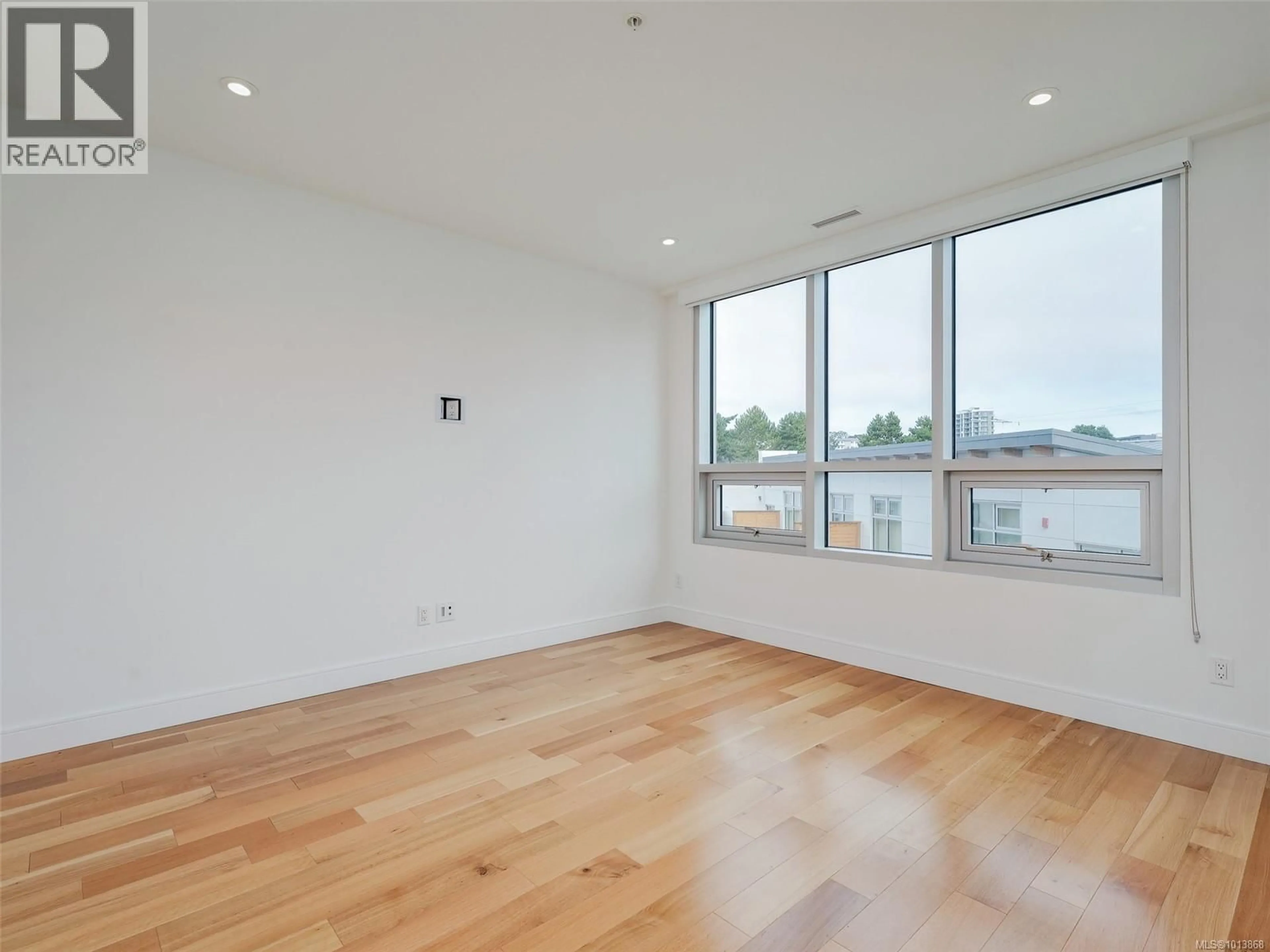 A pic of a room for 207 - 916 LYALL STREET, Esquimalt British Columbia V9A5E6