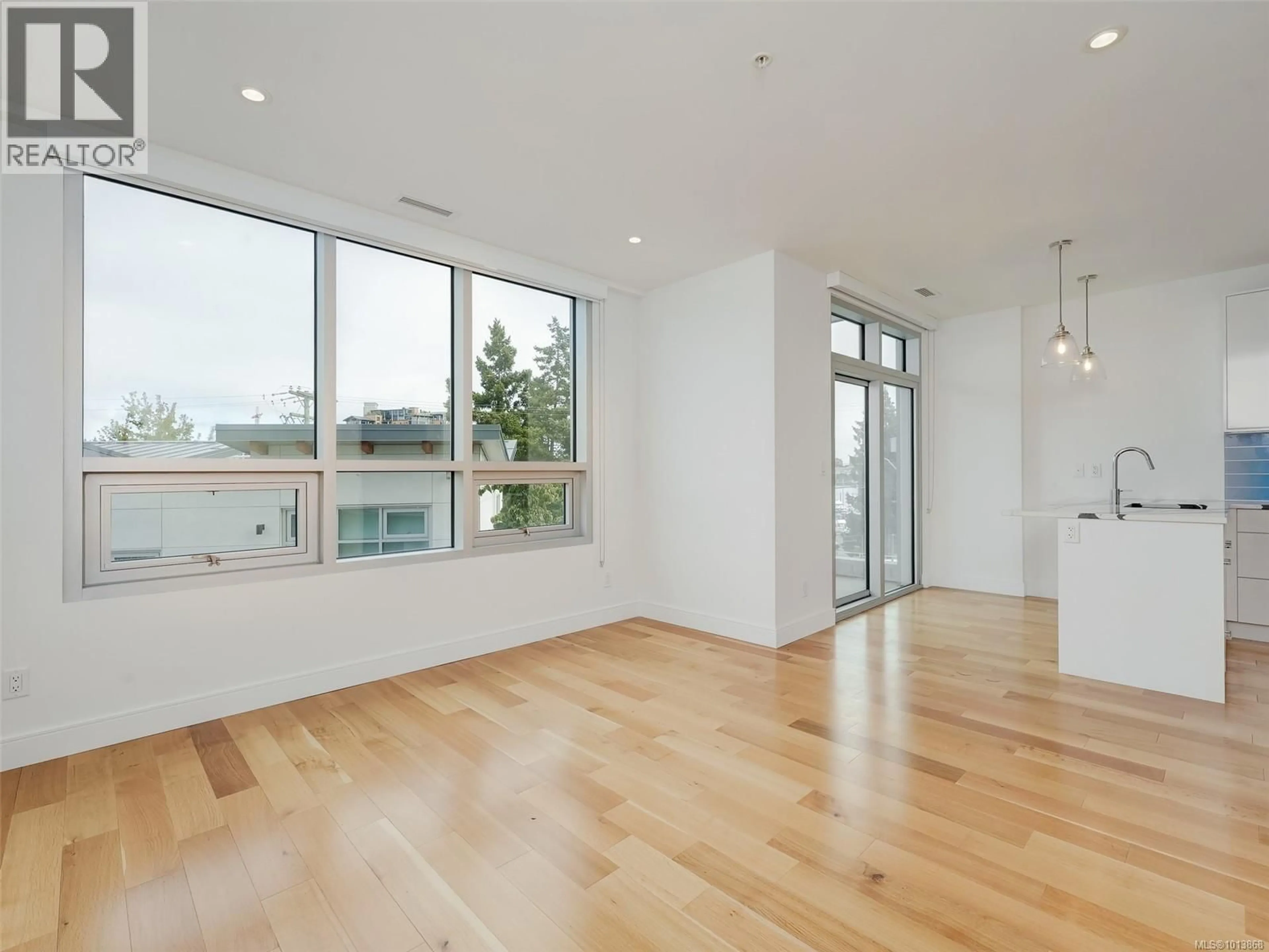 A pic of a room for 207 - 916 LYALL STREET, Esquimalt British Columbia V9A5E6