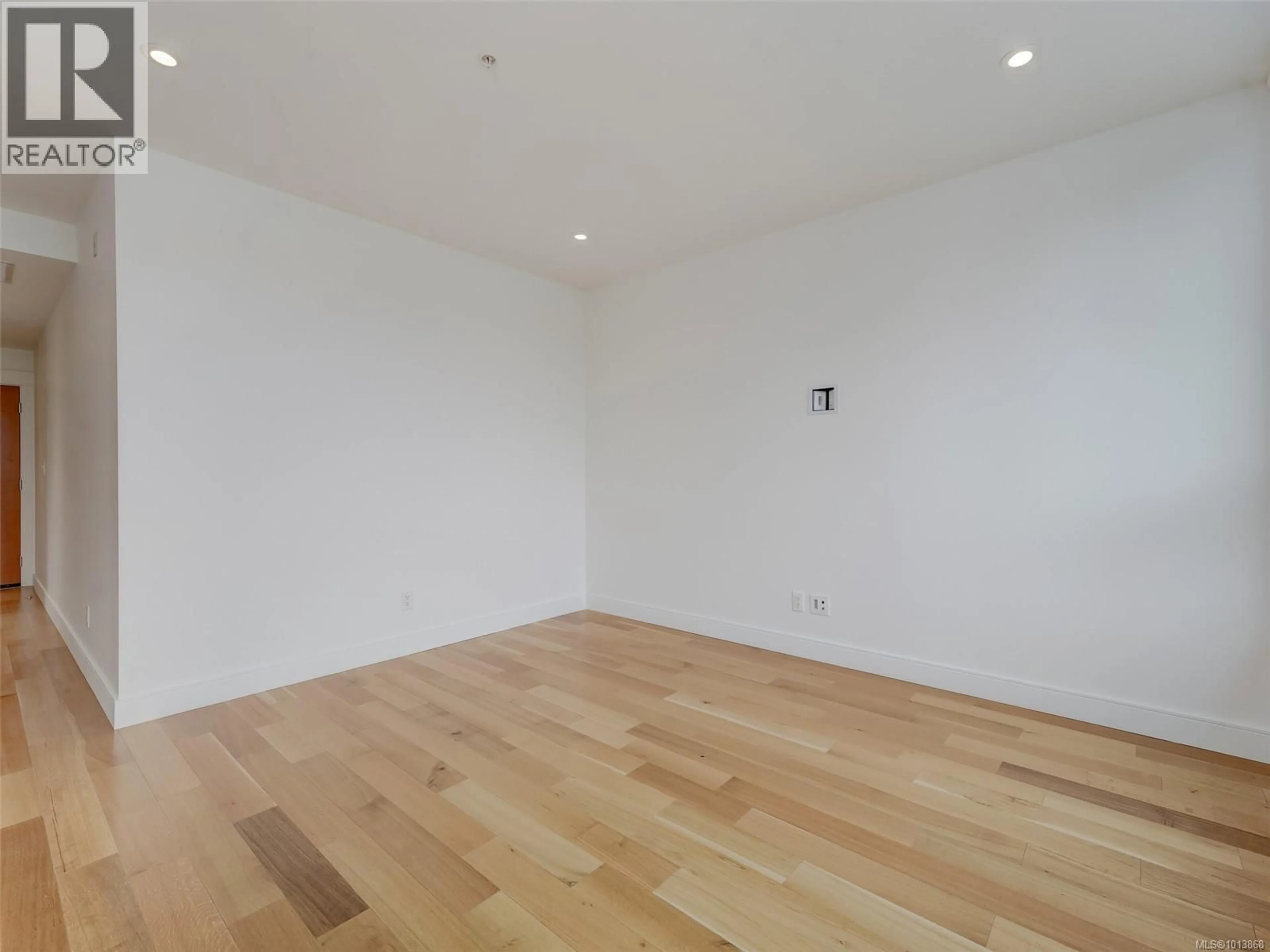 A pic of a room for 207 - 916 LYALL STREET, Esquimalt British Columbia V9A5E6