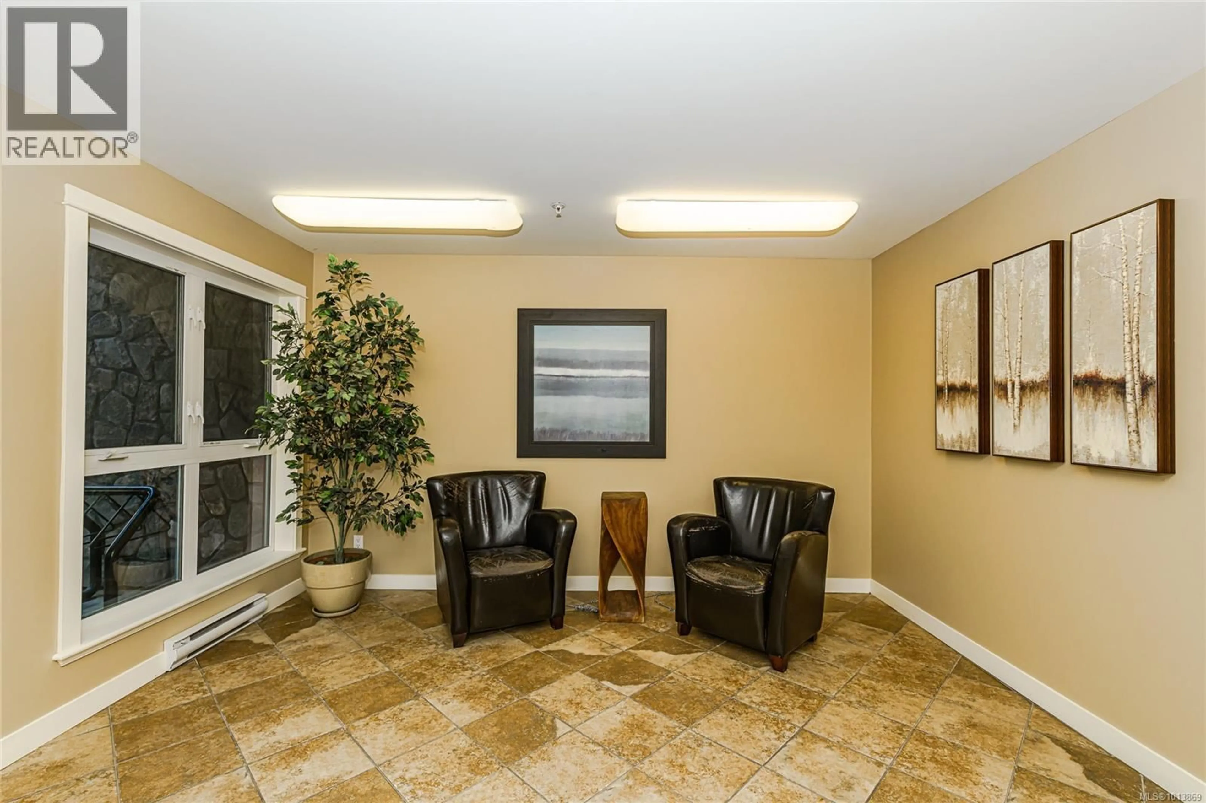 Indoor foyer for 103 - 201 NURSERY HILL DRIVE, View Royal British Columbia V9B0H7