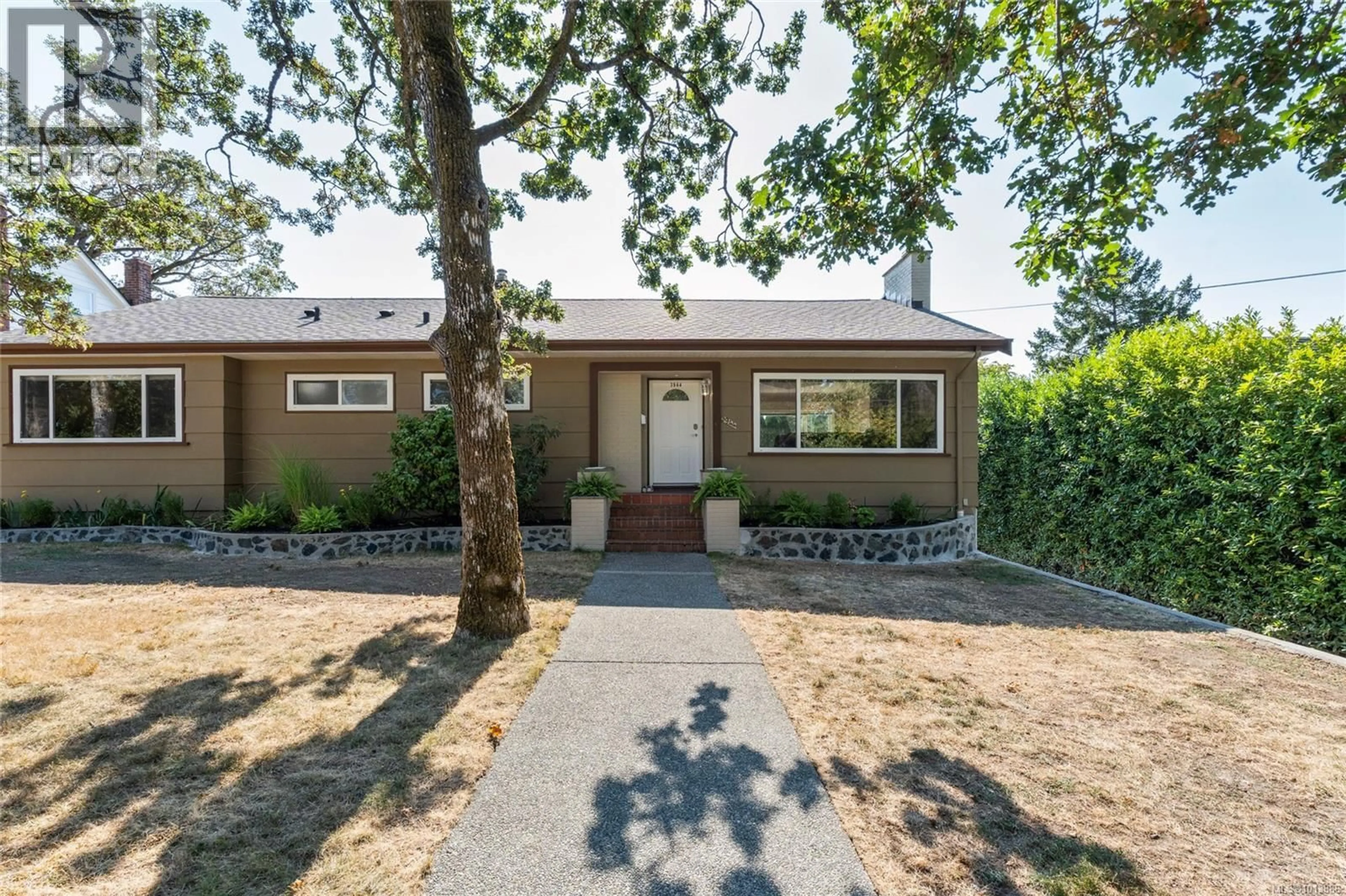 Unknown for 3944 CEDAR HILL CROSS ROAD, Saanich British Columbia V8P2N6