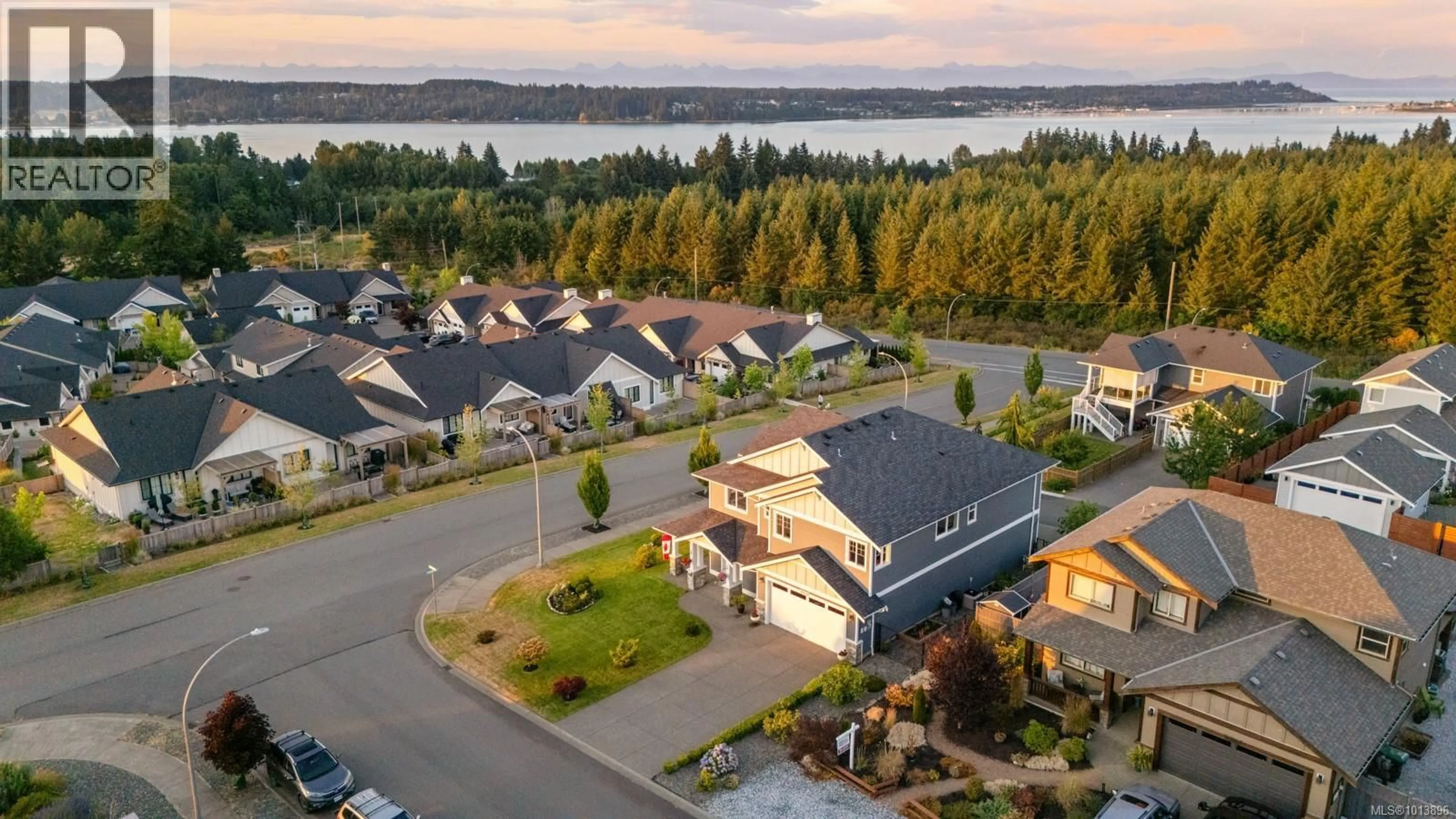 A pic from outside/outdoor area/front of a property/back of a property/a pic from drone, water/lake/river/ocean view for 4064 SOUTHWALK DRIVE, Courtenay British Columbia V9N0B3
