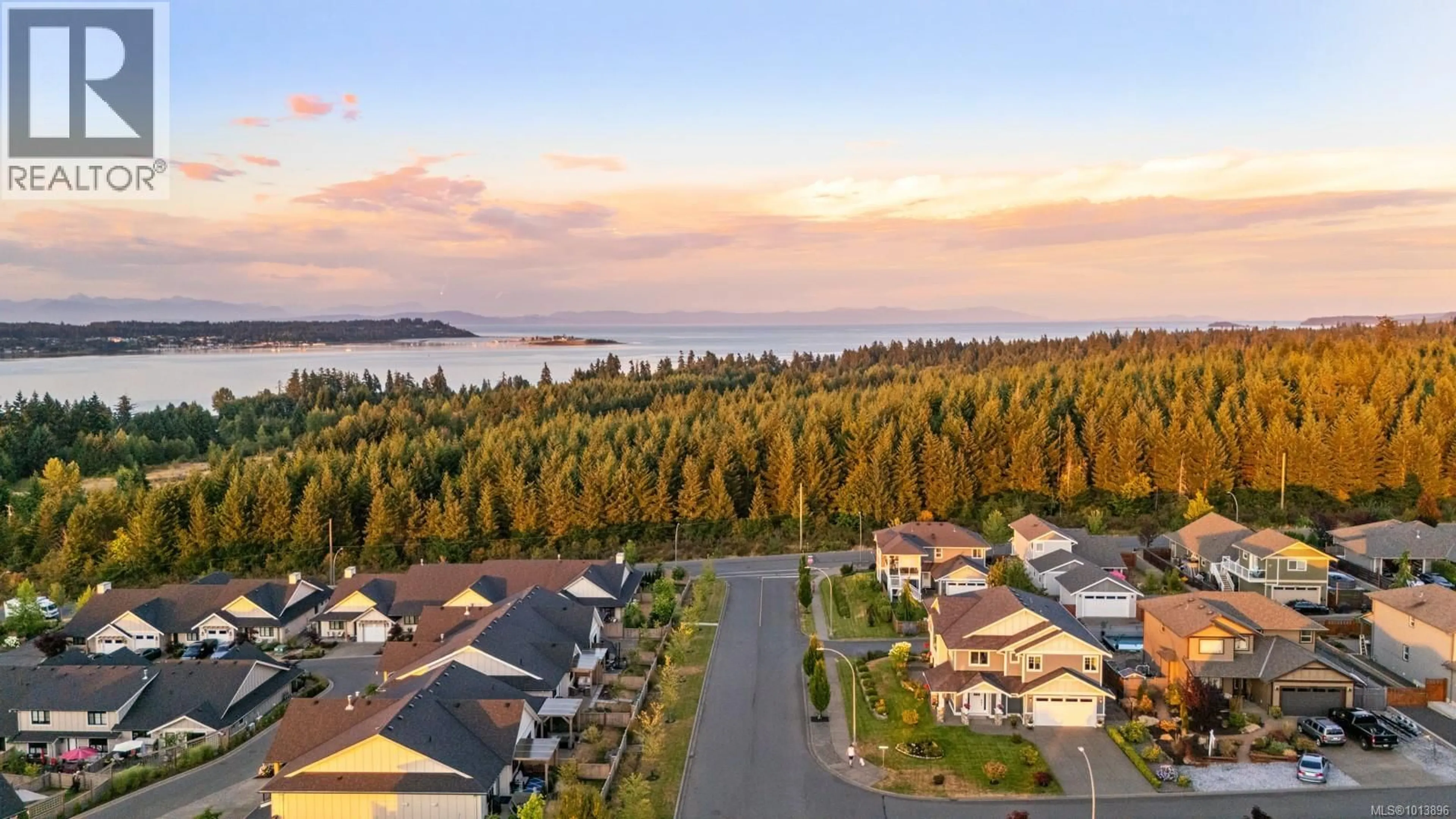 A pic from outside/outdoor area/front of a property/back of a property/a pic from drone, water/lake/river/ocean view for 4064 SOUTHWALK DRIVE, Courtenay British Columbia V9N0B3