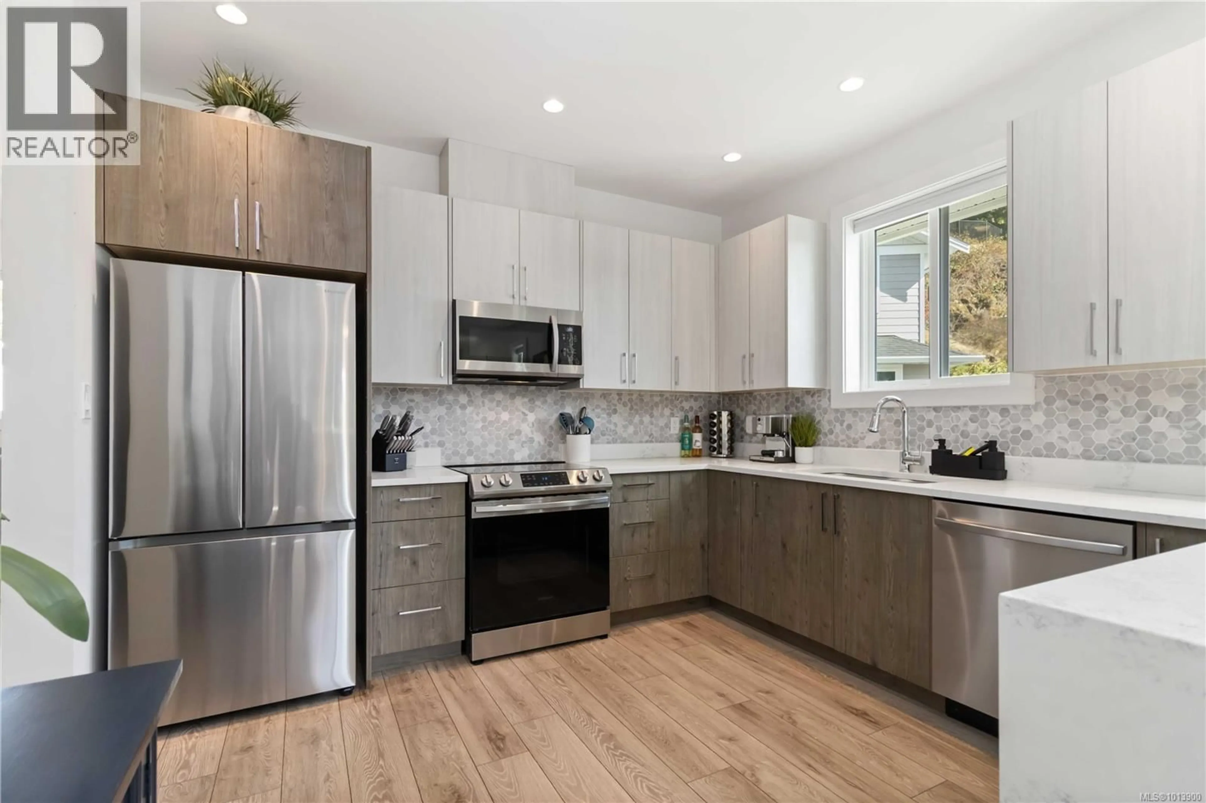 Contemporary kitchen, unknown for 104 - 593 HANSEN AVENUE, Langford British Columbia V9B3G9