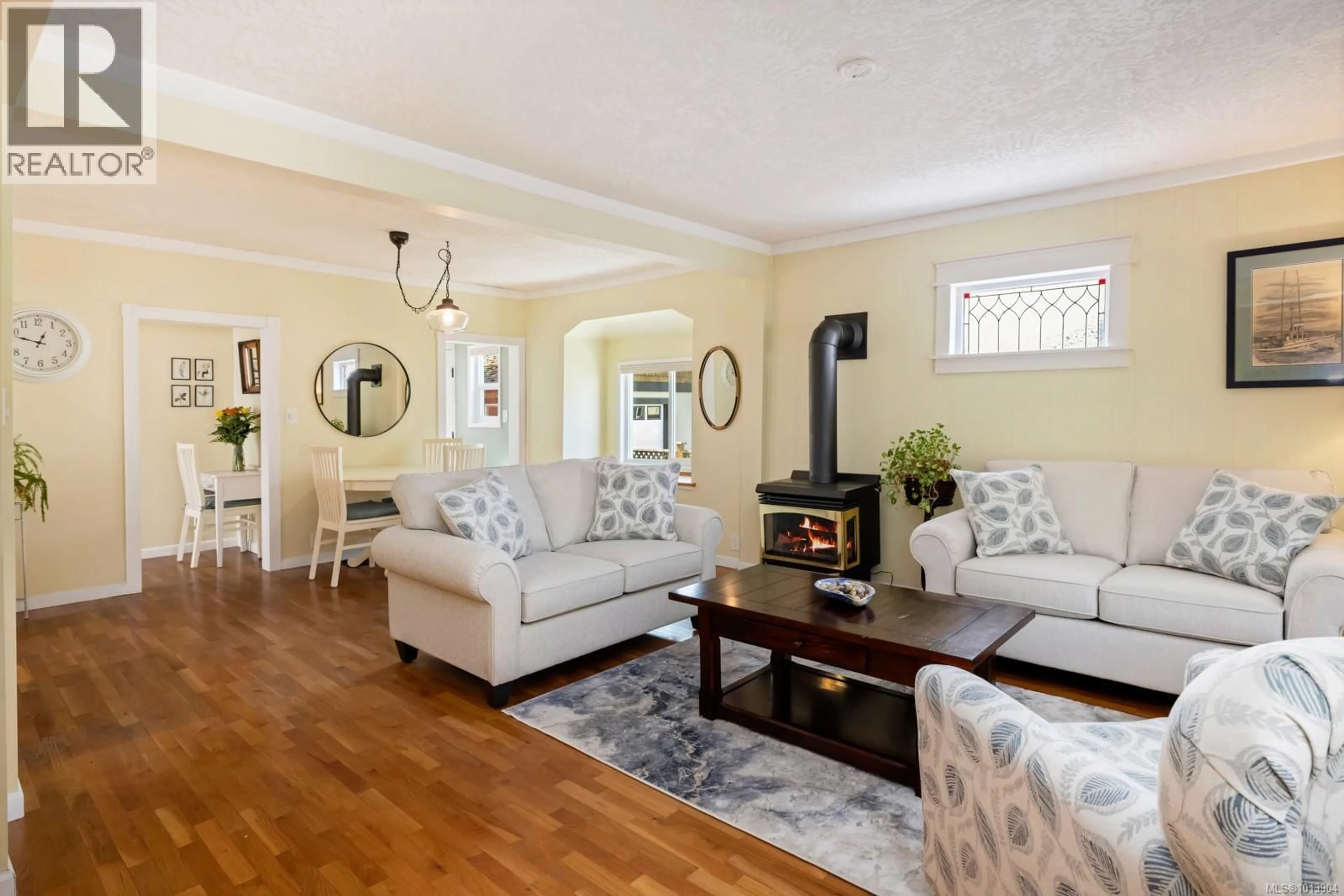 Living room with furniture, unknown for 3128 MAXWELL STREET, Chemainus British Columbia V0R1K2