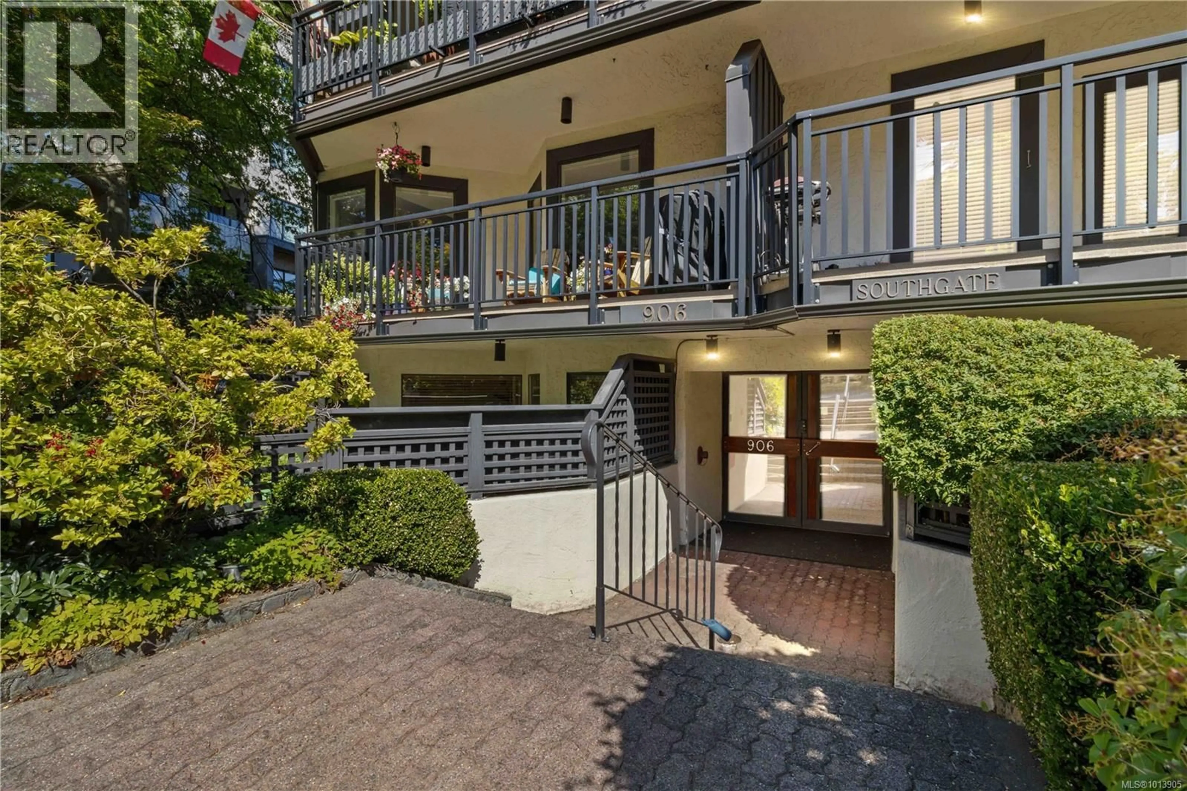 Patio, street for 404 - 906 SOUTHGATE STREET, Victoria British Columbia V8V2Y2
