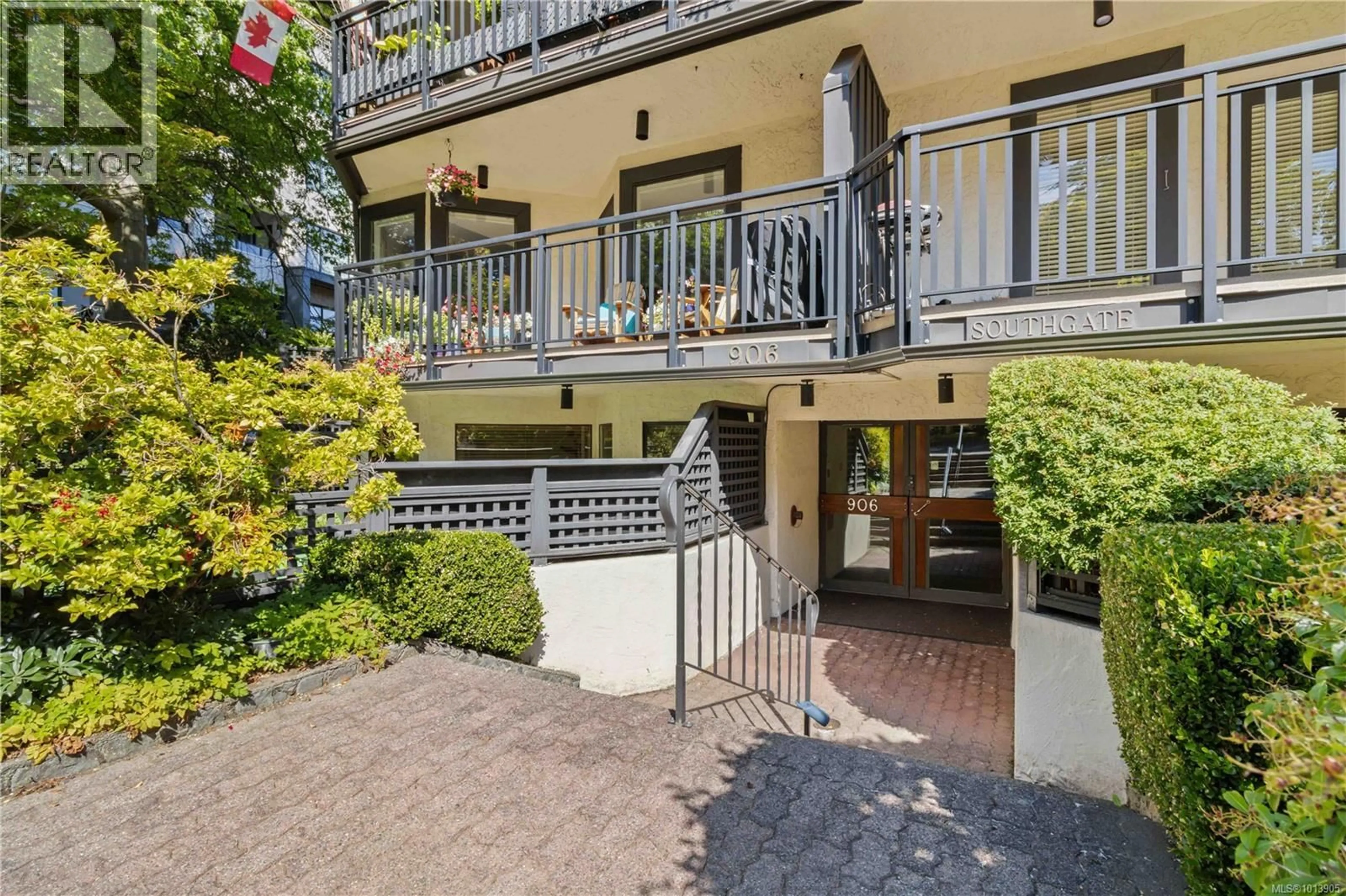 Patio, street for 404 - 906 SOUTHGATE STREET, Victoria British Columbia V8V2Y2
