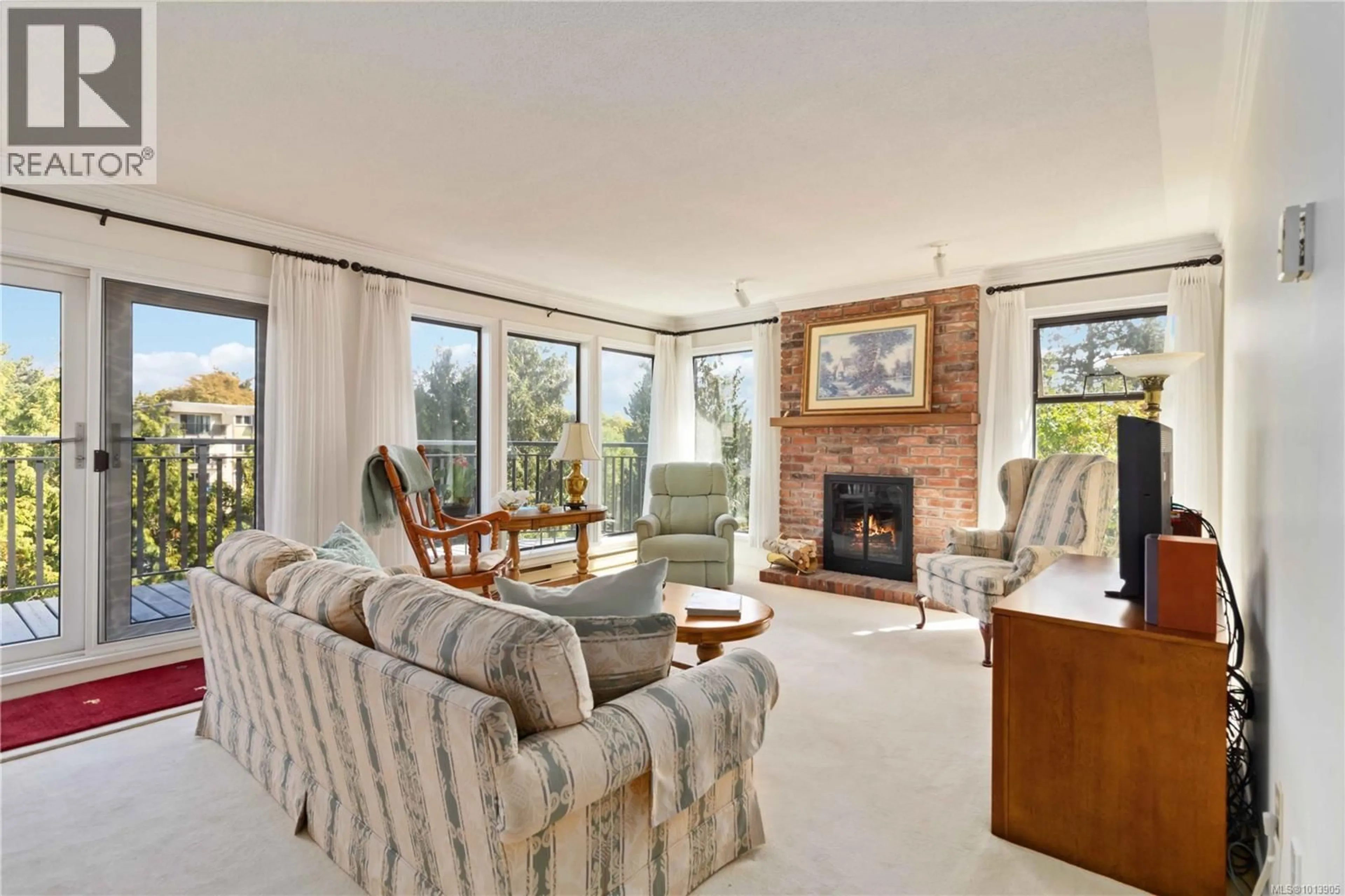 Living room with furniture, unknown for 404 - 906 SOUTHGATE STREET, Victoria British Columbia V8V2Y2