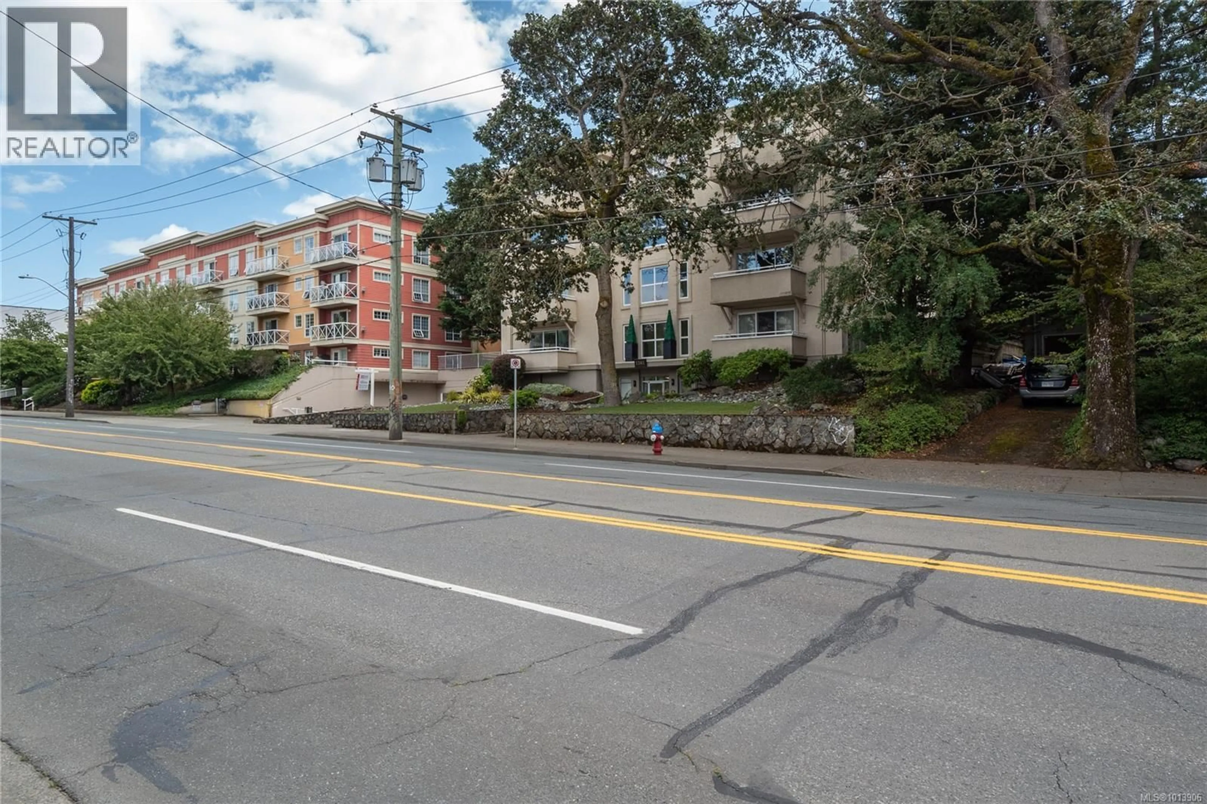 Unknown for 404 - 1361 HILLSIDE AVENUE, Victoria British Columbia V8T2B3