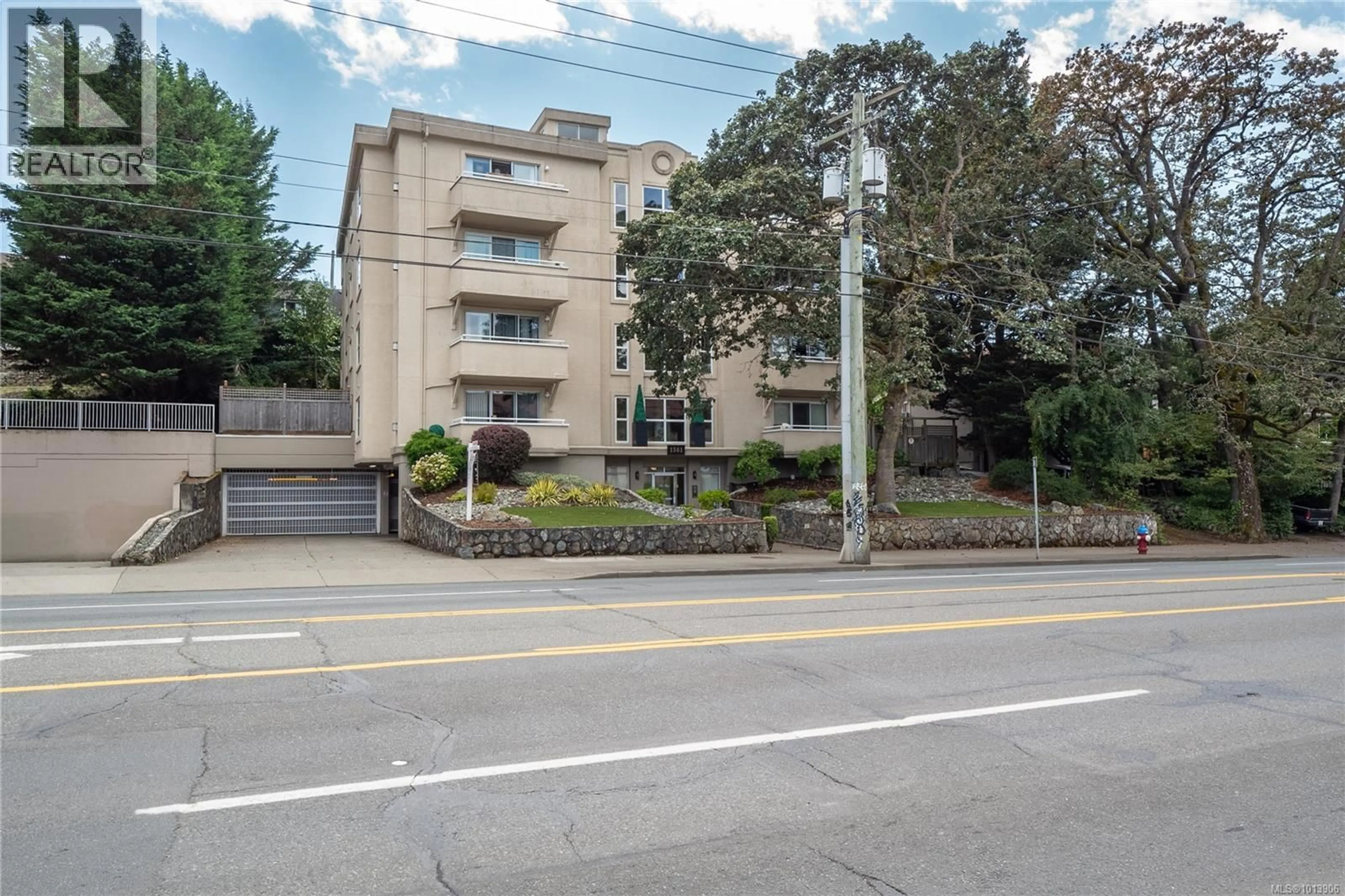 Unknown for 404 - 1361 HILLSIDE AVENUE, Victoria British Columbia V8T2B3