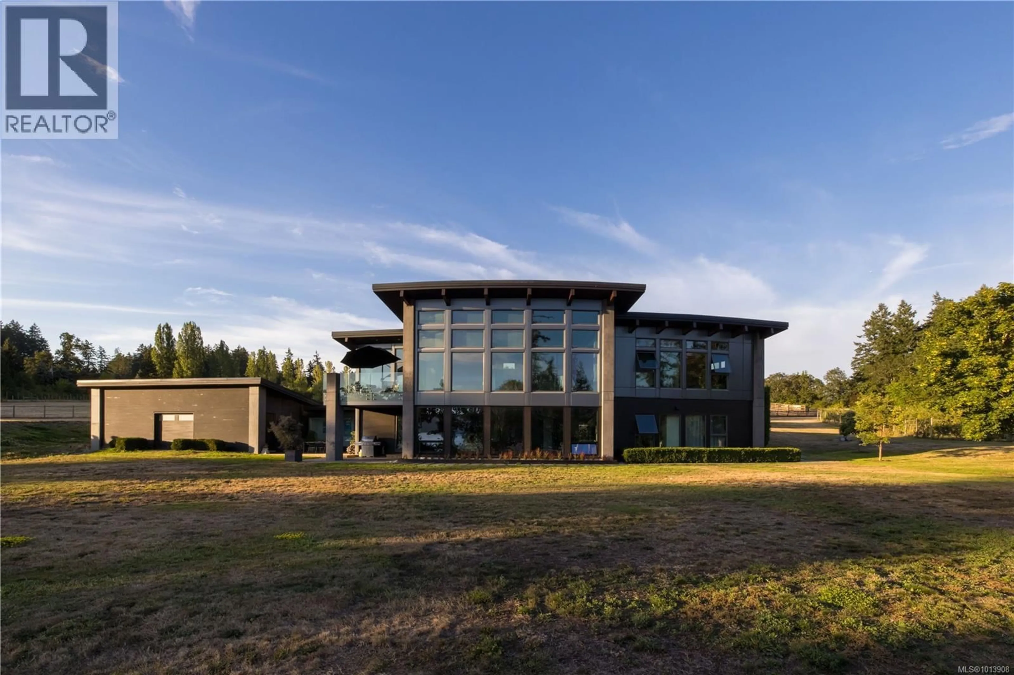 Indoor foyer for 7756 WEST SAANICH ROAD, Central Saanich British Columbia V8M1R8