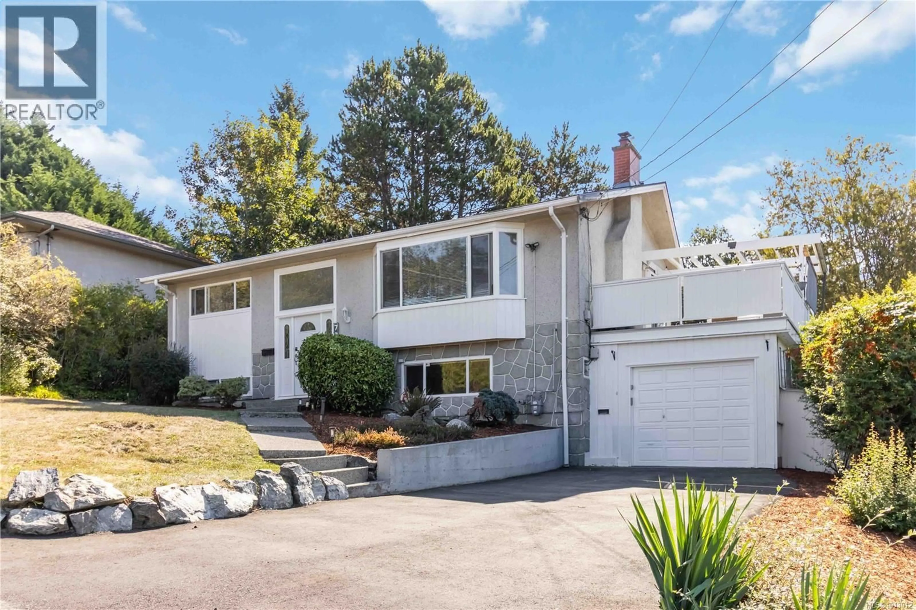 Home with vinyl exterior material, street for 727 CHESTERLEA ROAD, Saanich British Columbia V8X3R5