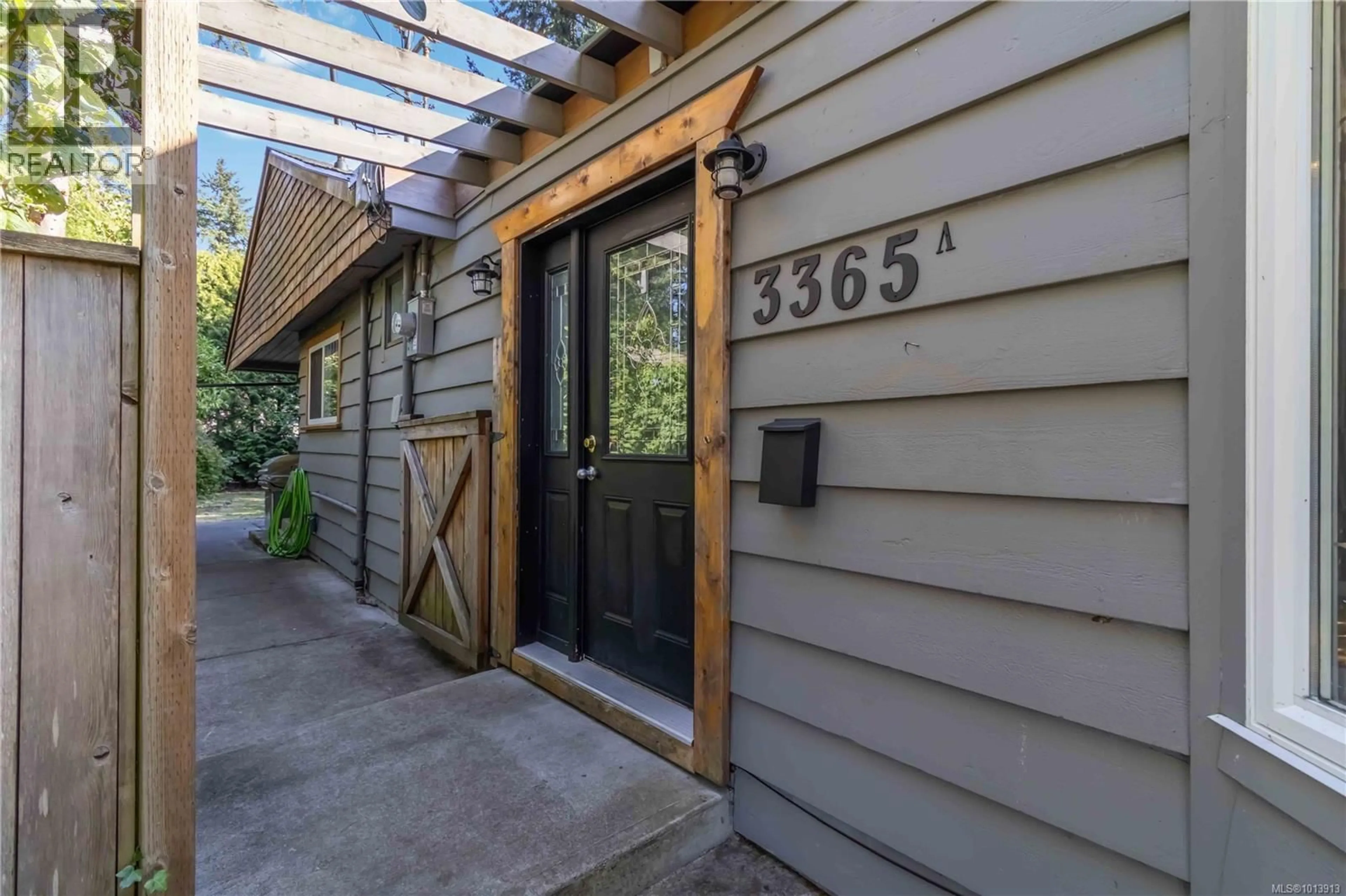 Indoor entryway for A - 3365 PAINTER ROAD, Colwood British Columbia V9C2J3