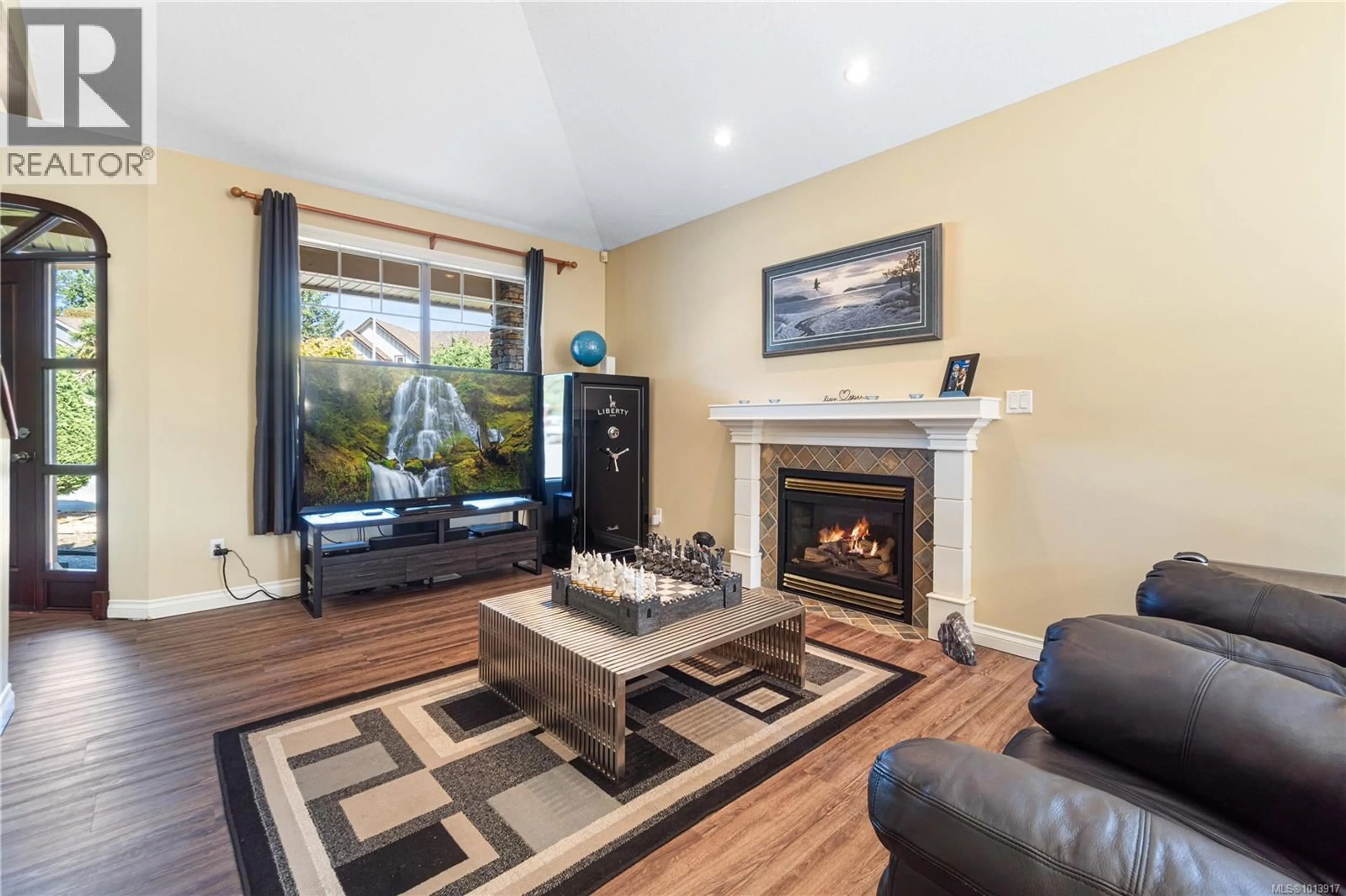 Living room with furniture, unknown for 3354 WHITETAIL PLACE, Nanaimo British Columbia V9T6M5