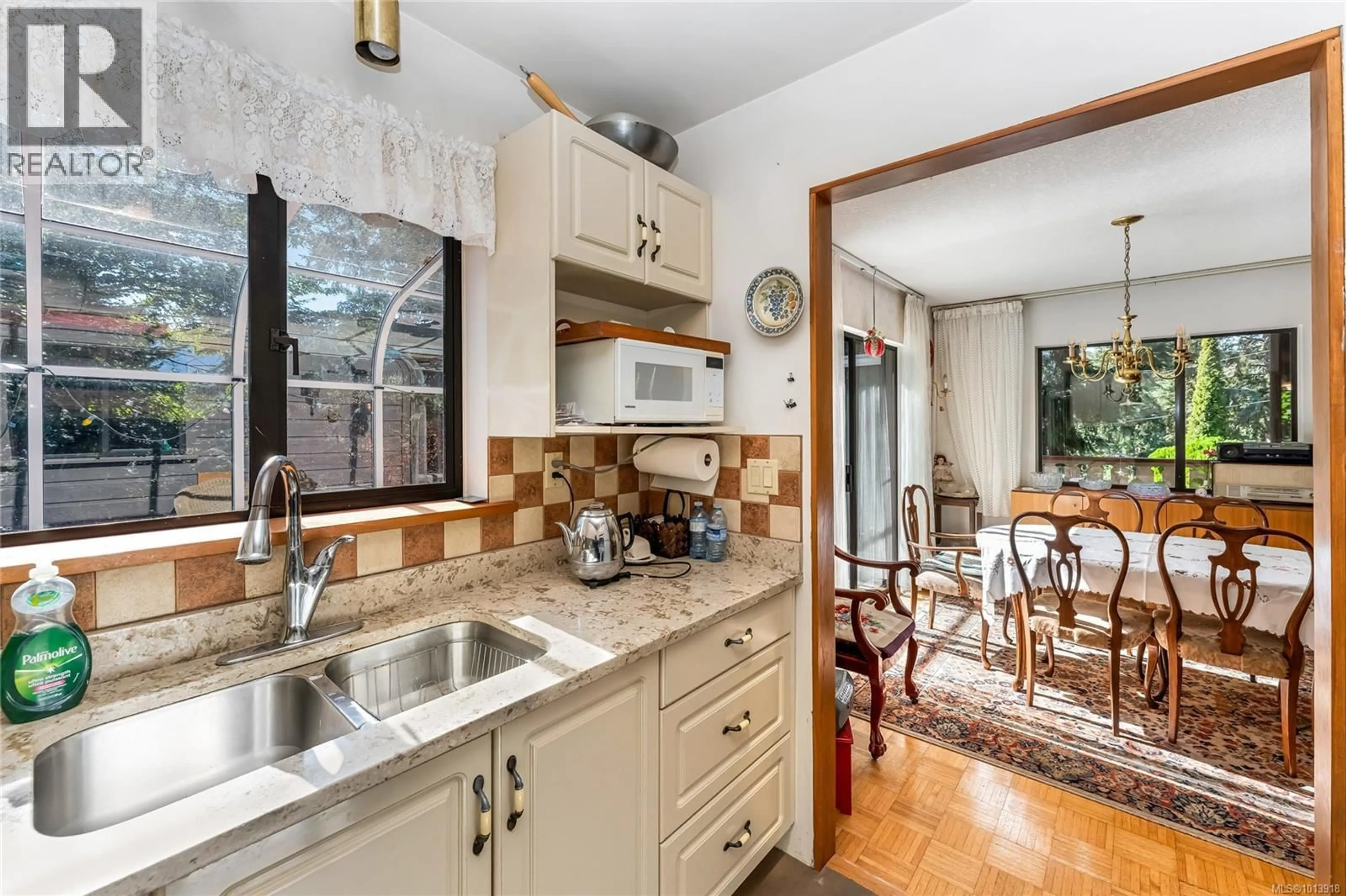Open concept kitchen, ceramic/tile floor for 107 PINE PLACE, Salt Spring British Columbia V8K2N4