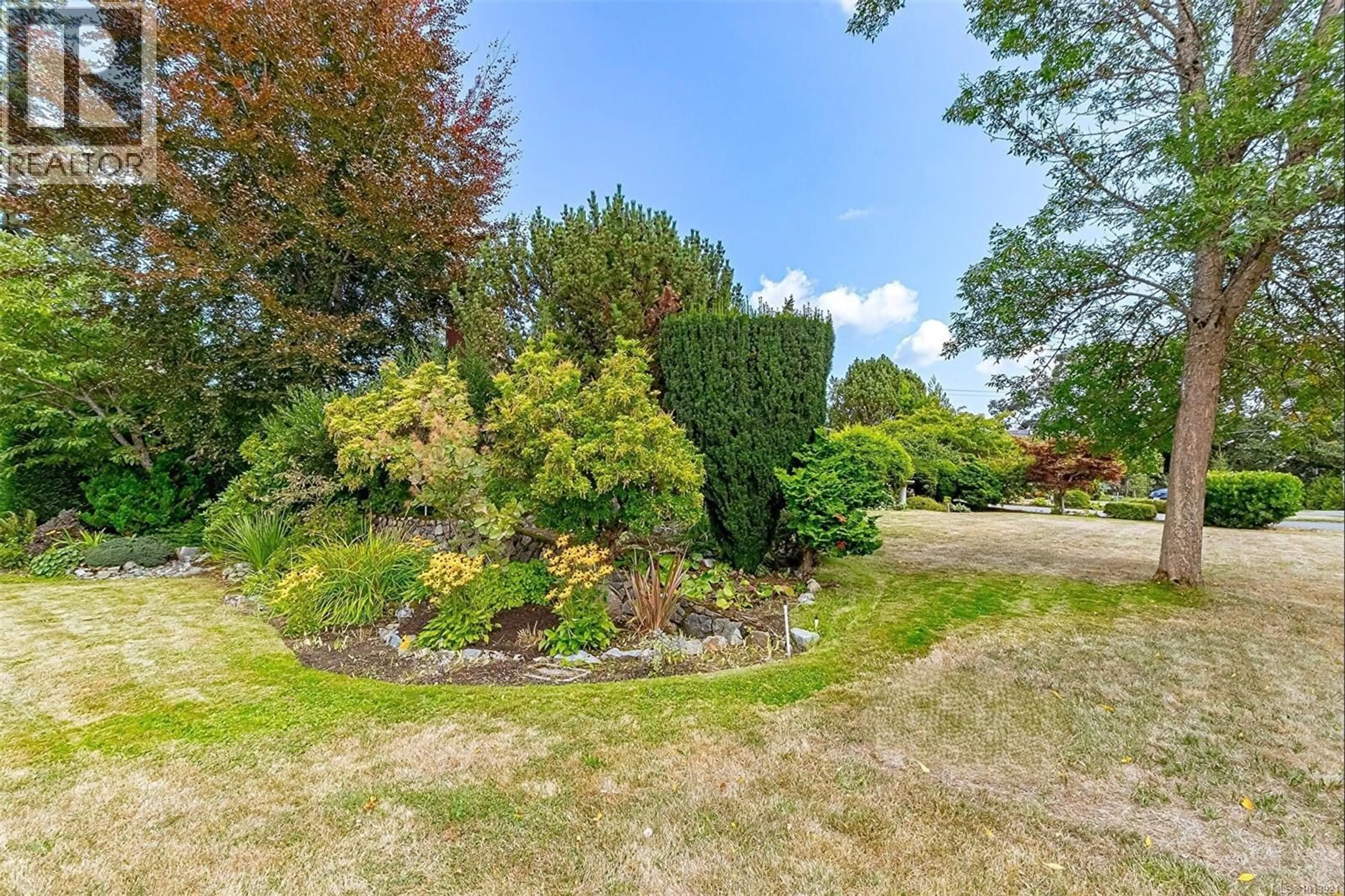 A pic from outside/outdoor area/front of a property/back of a property/a pic from drone, unknown for 1288 ROY ROAD, Saanich British Columbia V8Z2X9