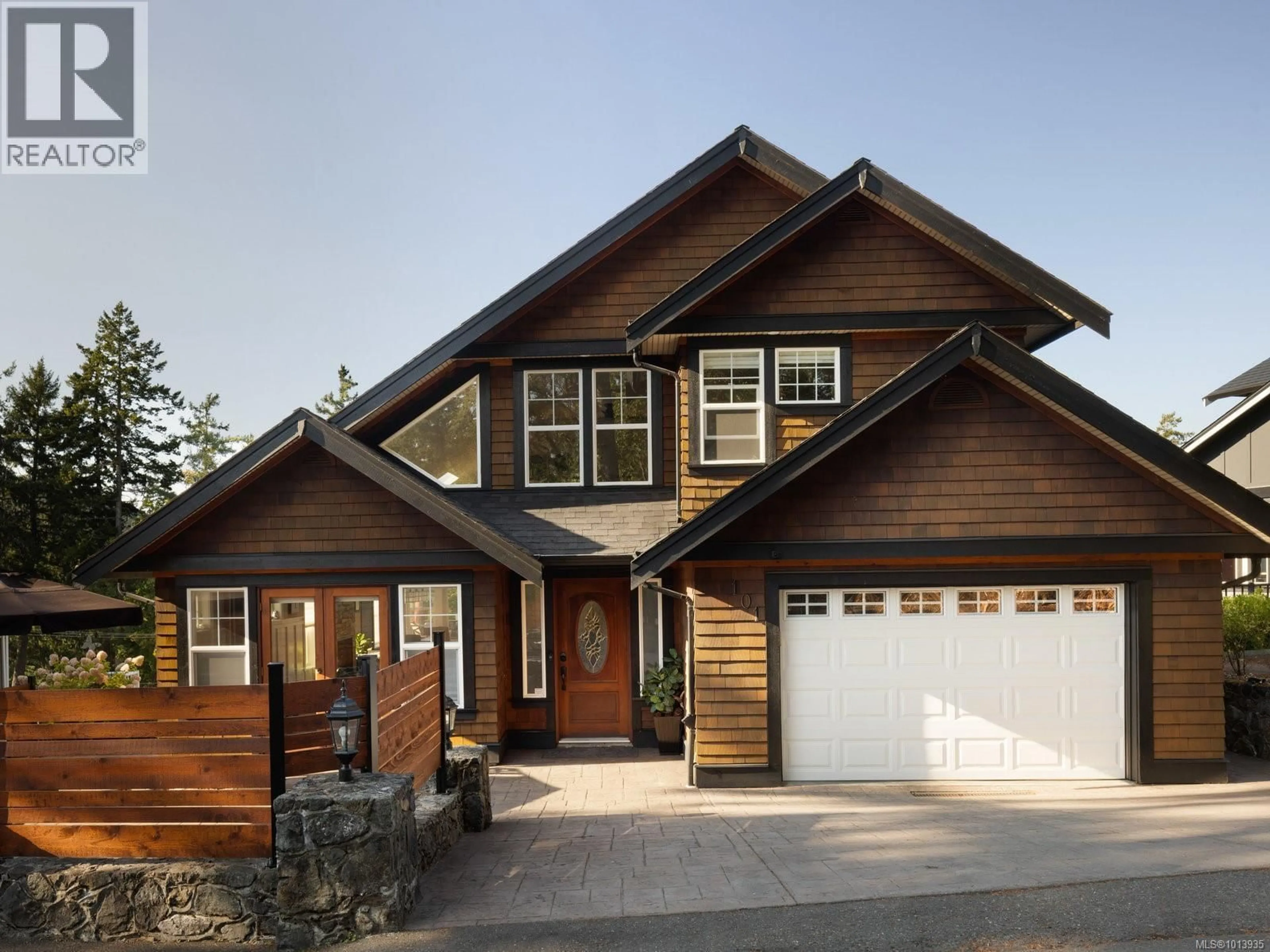 Home with vinyl exterior material, street for 101 GIBRALTAR BAY DRIVE, View Royal British Columbia V9B6H6