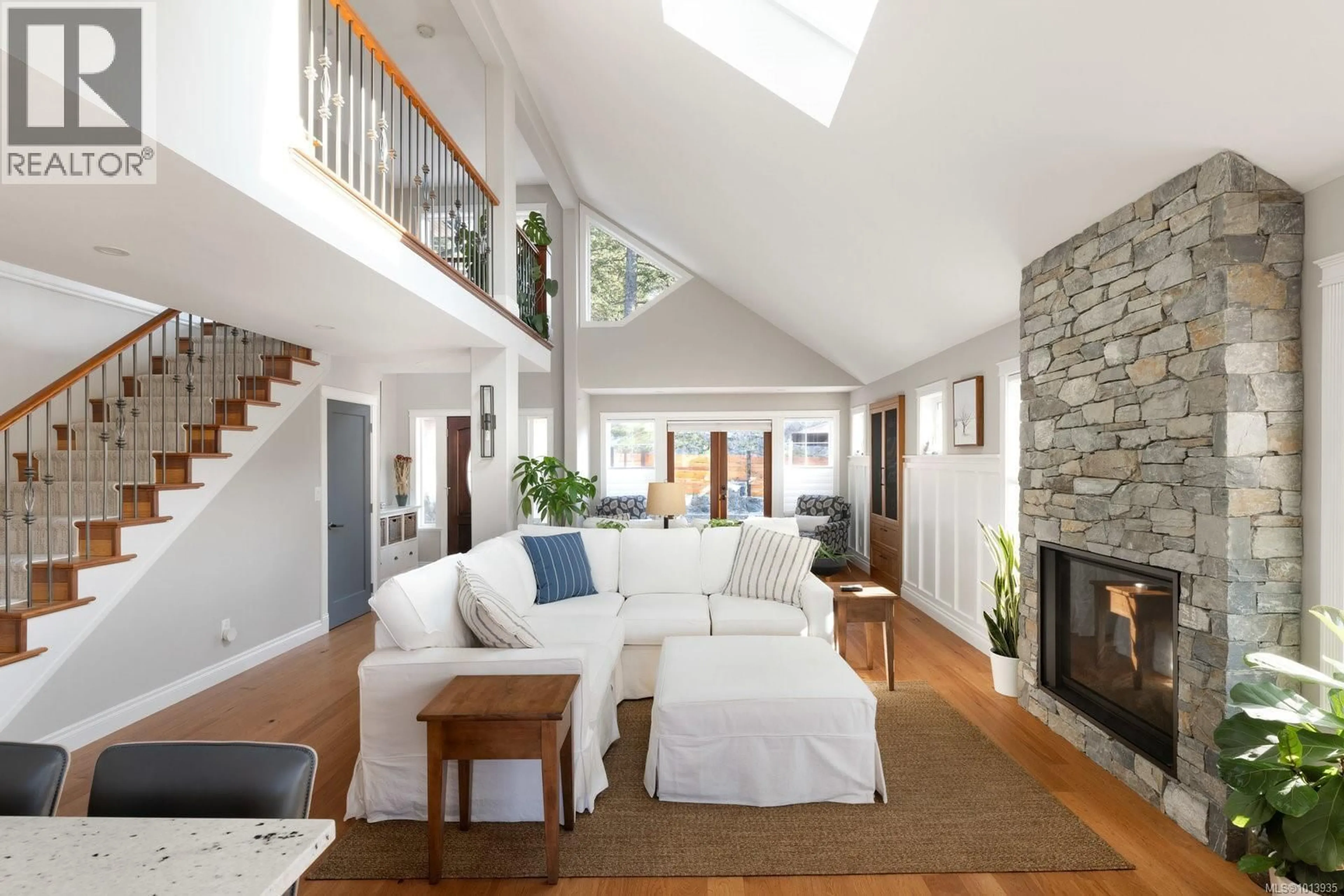 Living room with furniture, unknown for 101 GIBRALTAR BAY DRIVE, View Royal British Columbia V9B6H6