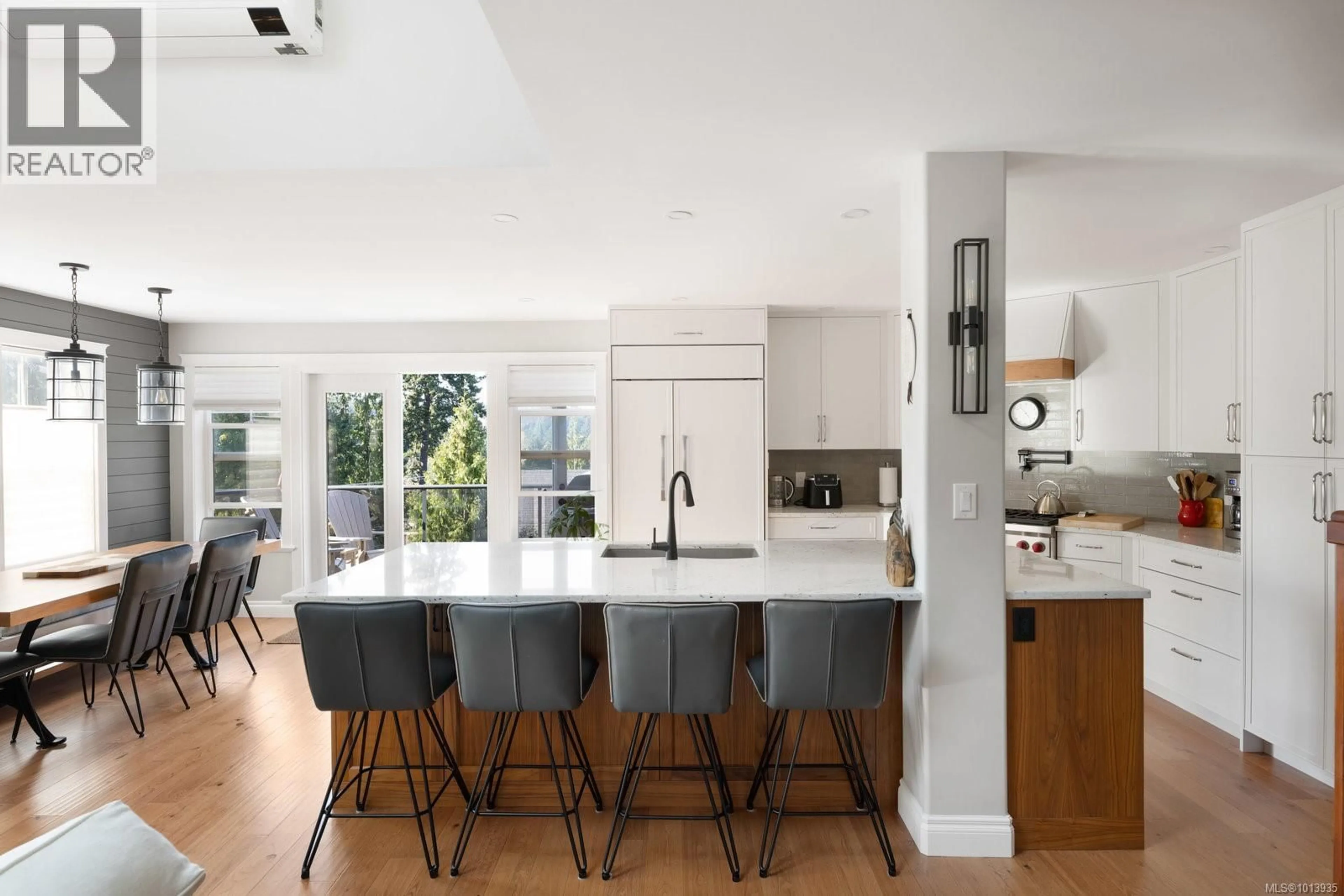 Contemporary kitchen, unknown for 101 GIBRALTAR BAY DRIVE, View Royal British Columbia V9B6H6