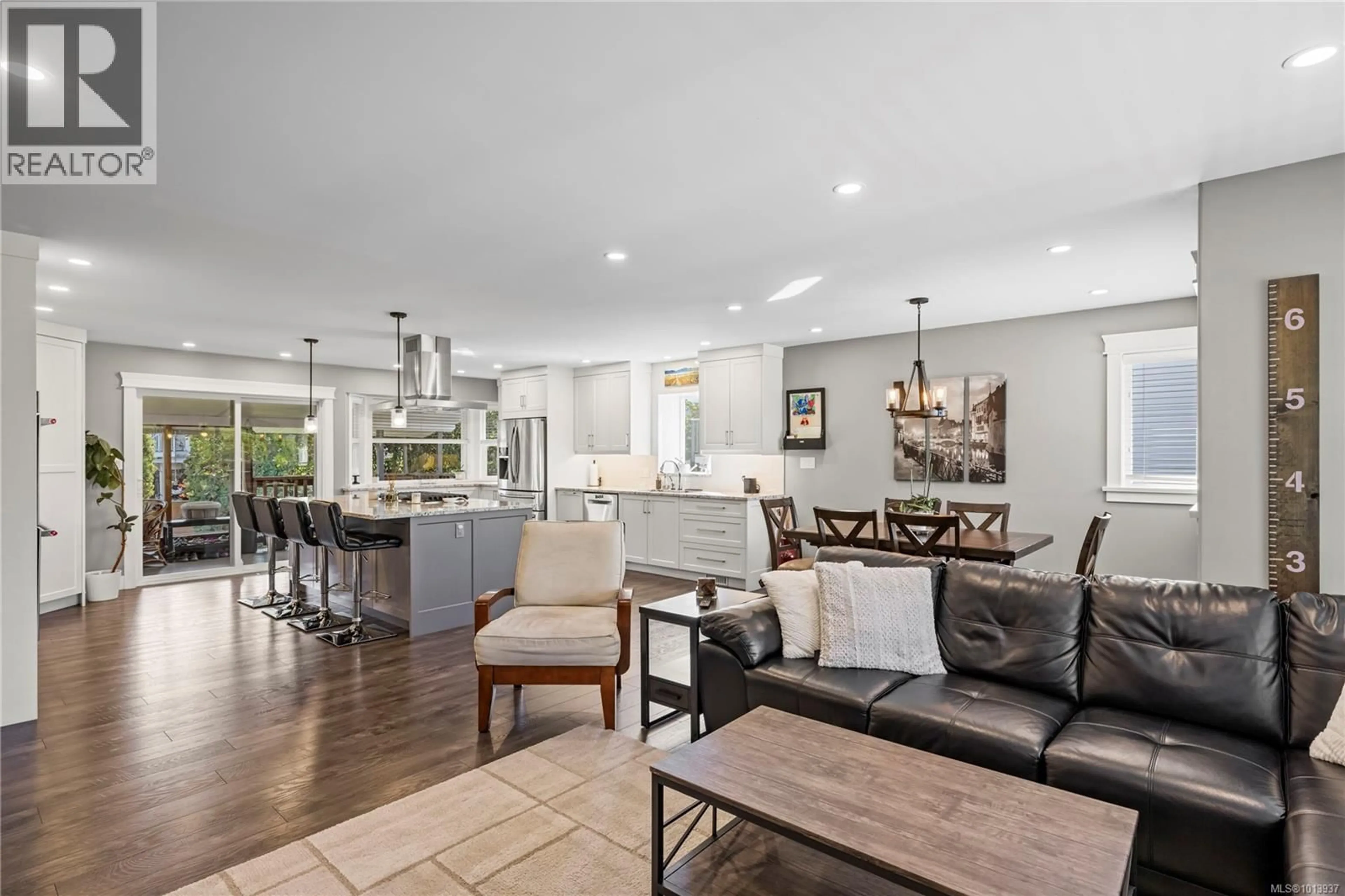 Open concept kitchen, ceramic/tile floor for 5607 TURNER ROAD, Nanaimo British Columbia V9T6B3
