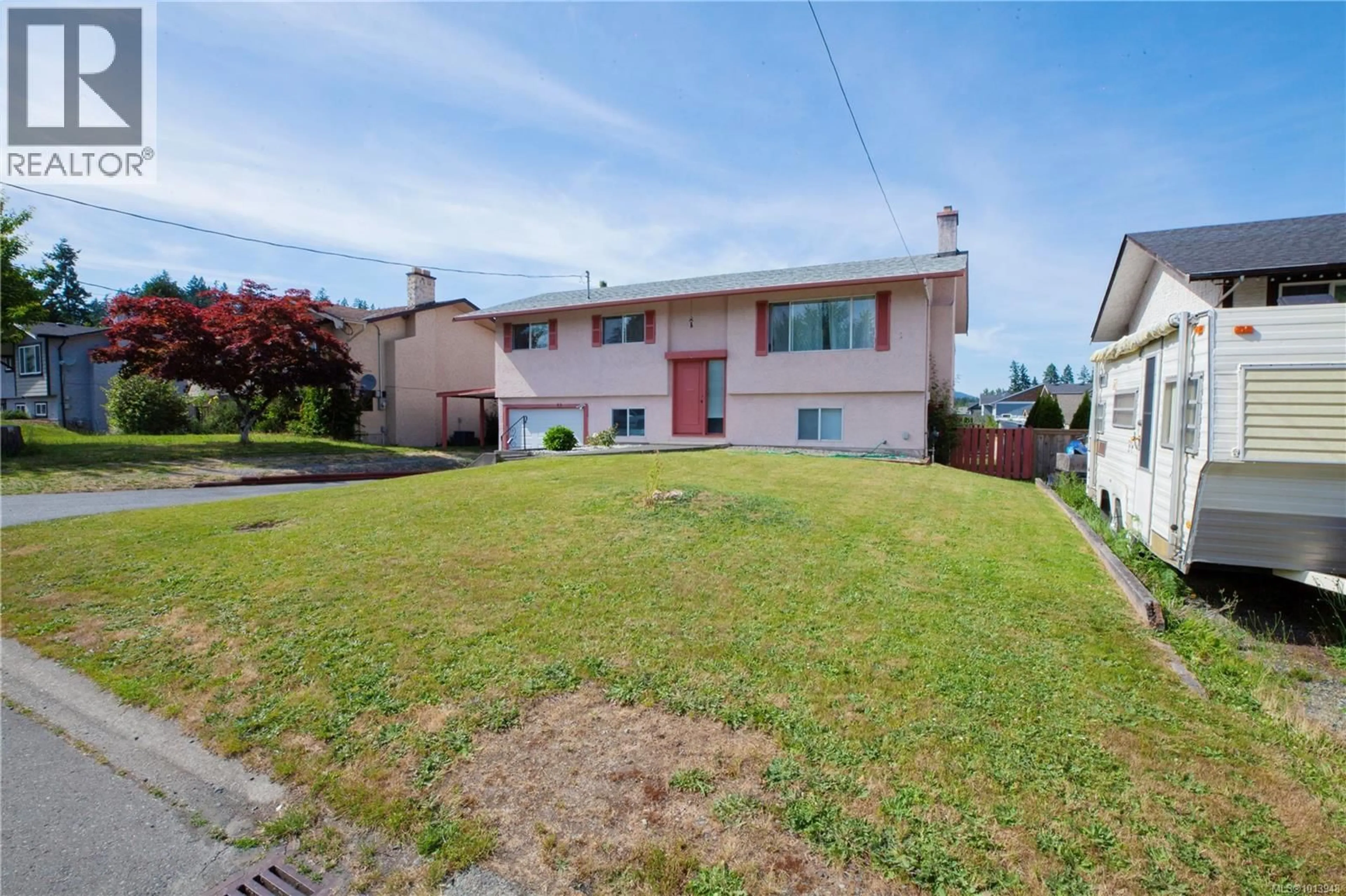A pic from outside/outdoor area/front of a property/back of a property/a pic from drone, street for 3125 HIGHFIELD ROAD, Duncan British Columbia V9L4A6