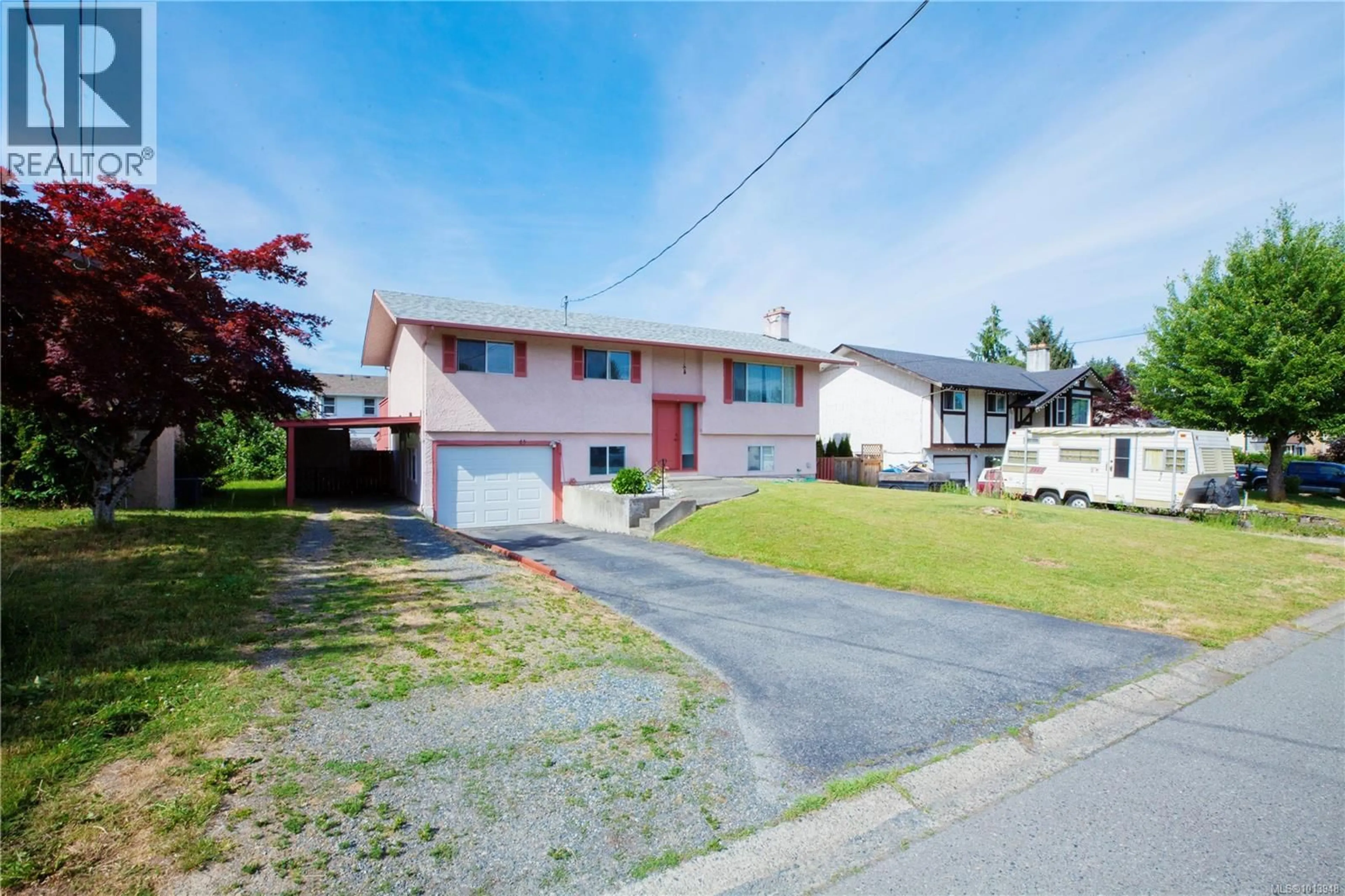 A pic from outside/outdoor area/front of a property/back of a property/a pic from drone, street for 3125 HIGHFIELD ROAD, Duncan British Columbia V9L4A6