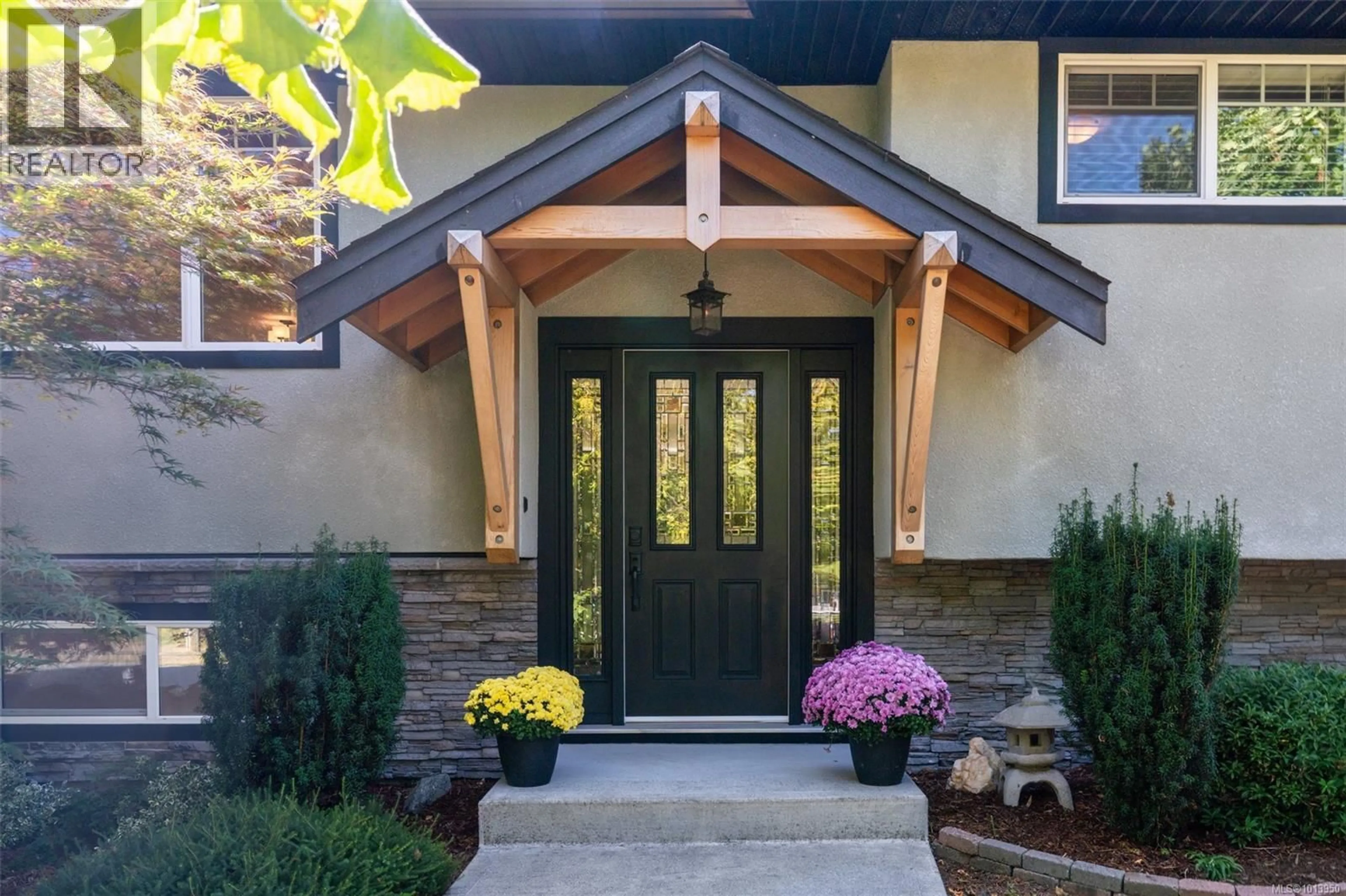 Indoor entryway for 583 LANGHOLME DRIVE, Colwood British Columbia V9C1M1
