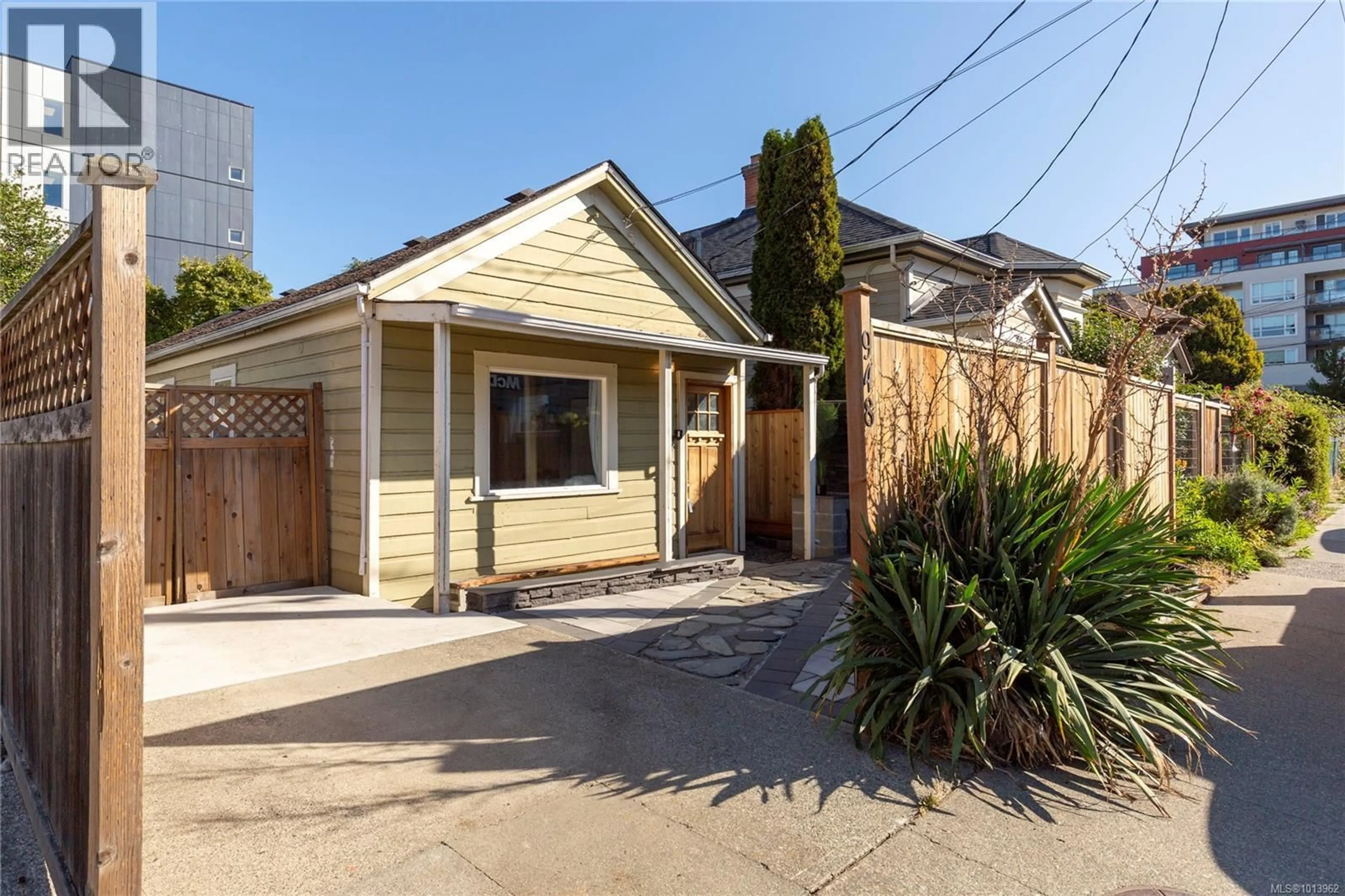 Unknown for 948 MASON STREET, Victoria British Columbia V8T1A2