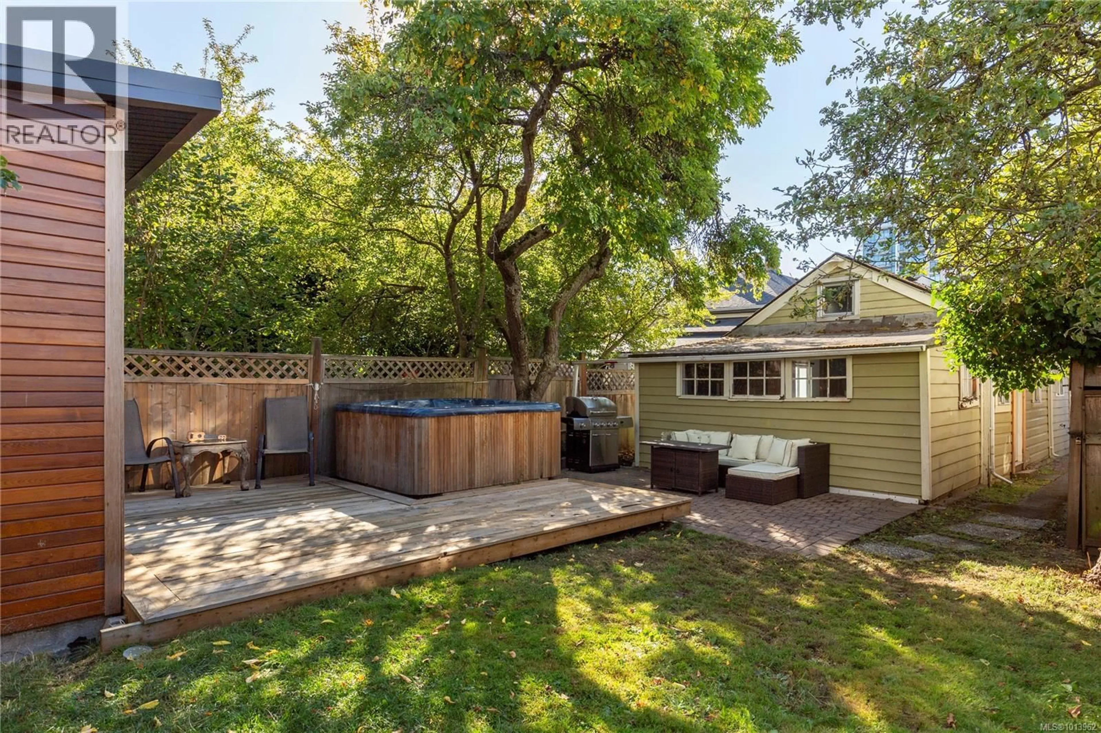 Patio, street for 948 MASON STREET, Victoria British Columbia V8T1A2