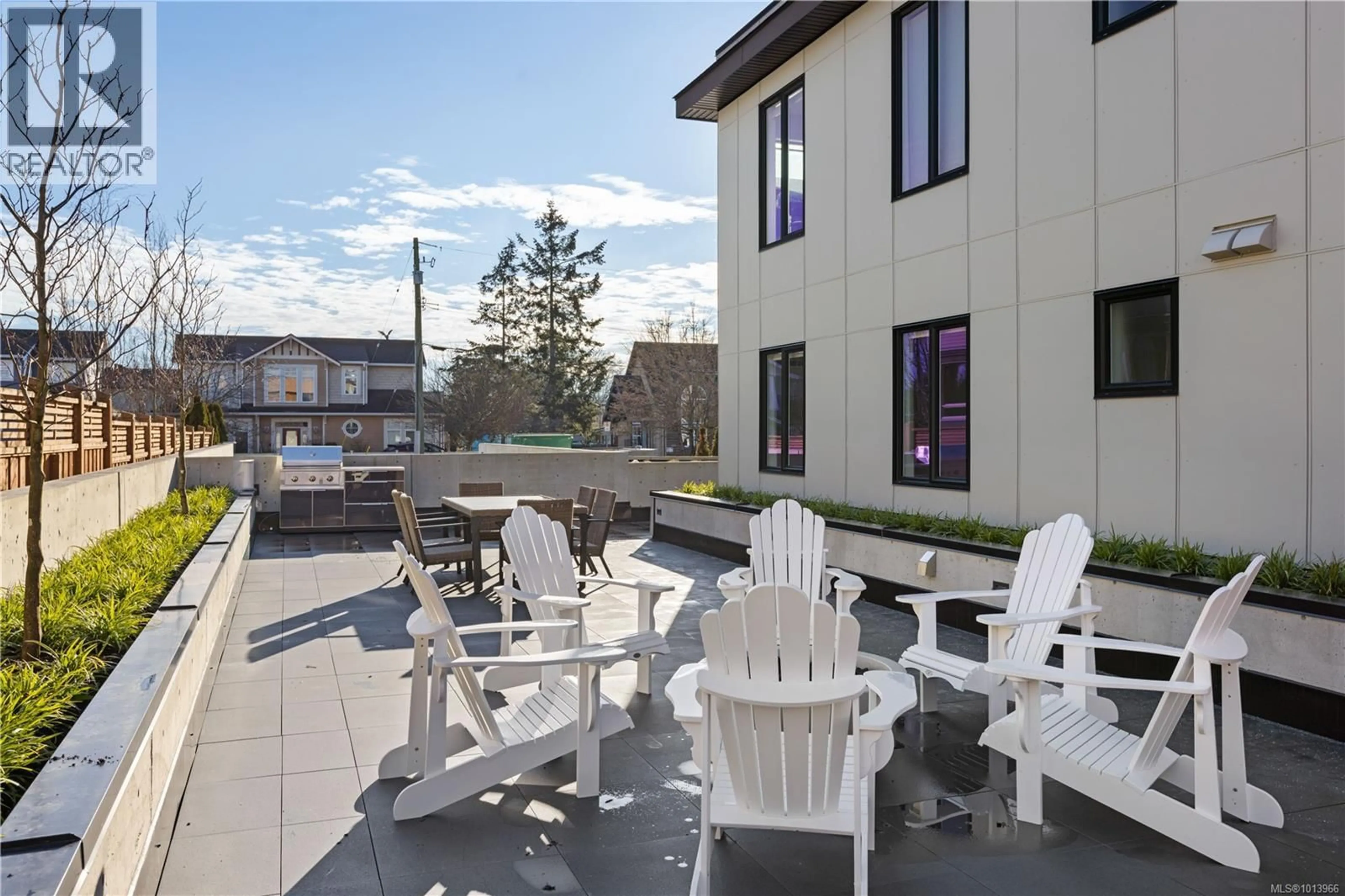 Patio, mountain view for 203 - 2374 OAKVILLE AVENUE, Sidney British Columbia V8L1V5