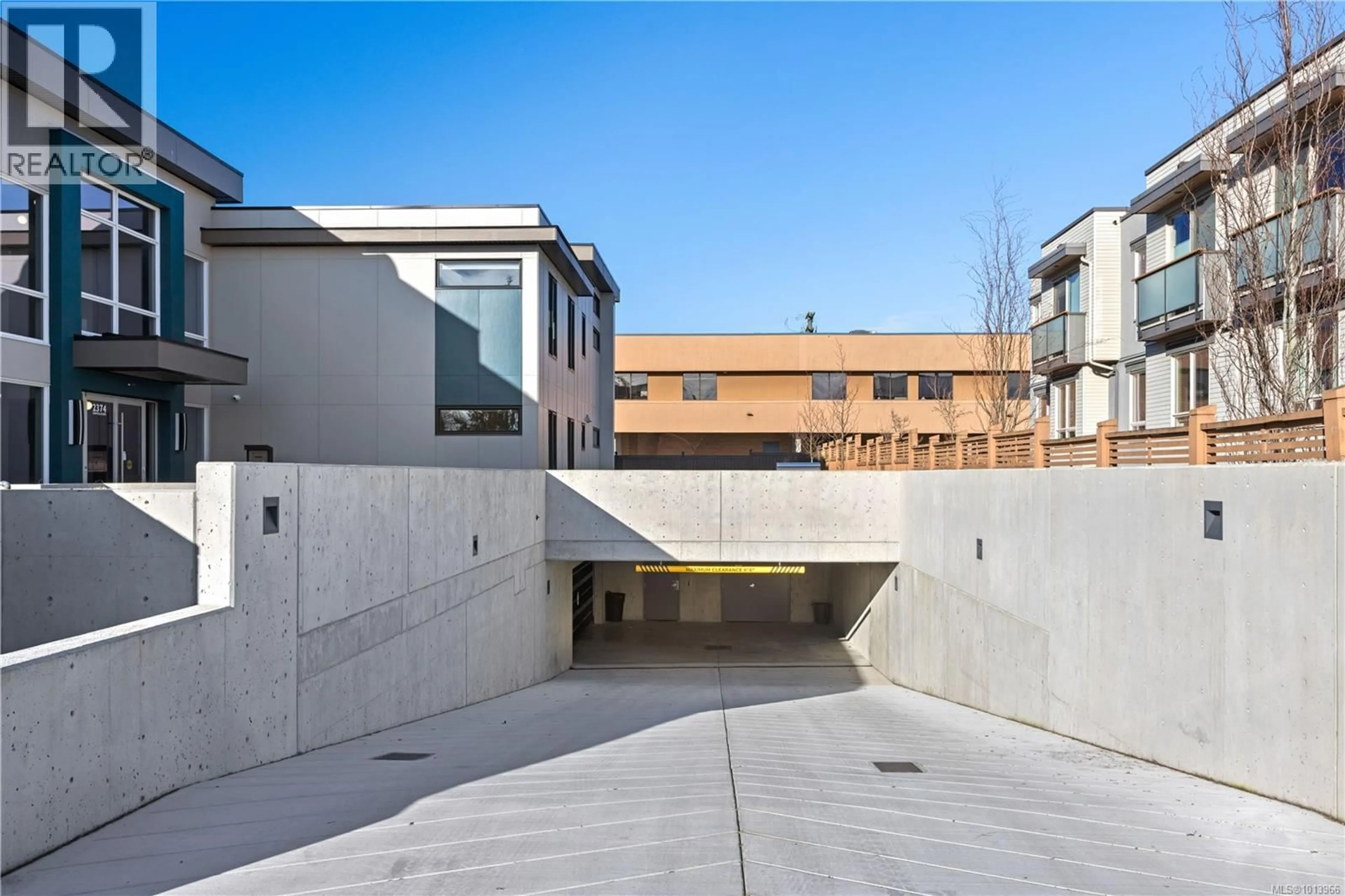 Patio, street for 203 - 2374 OAKVILLE AVENUE, Sidney British Columbia V8L1V5