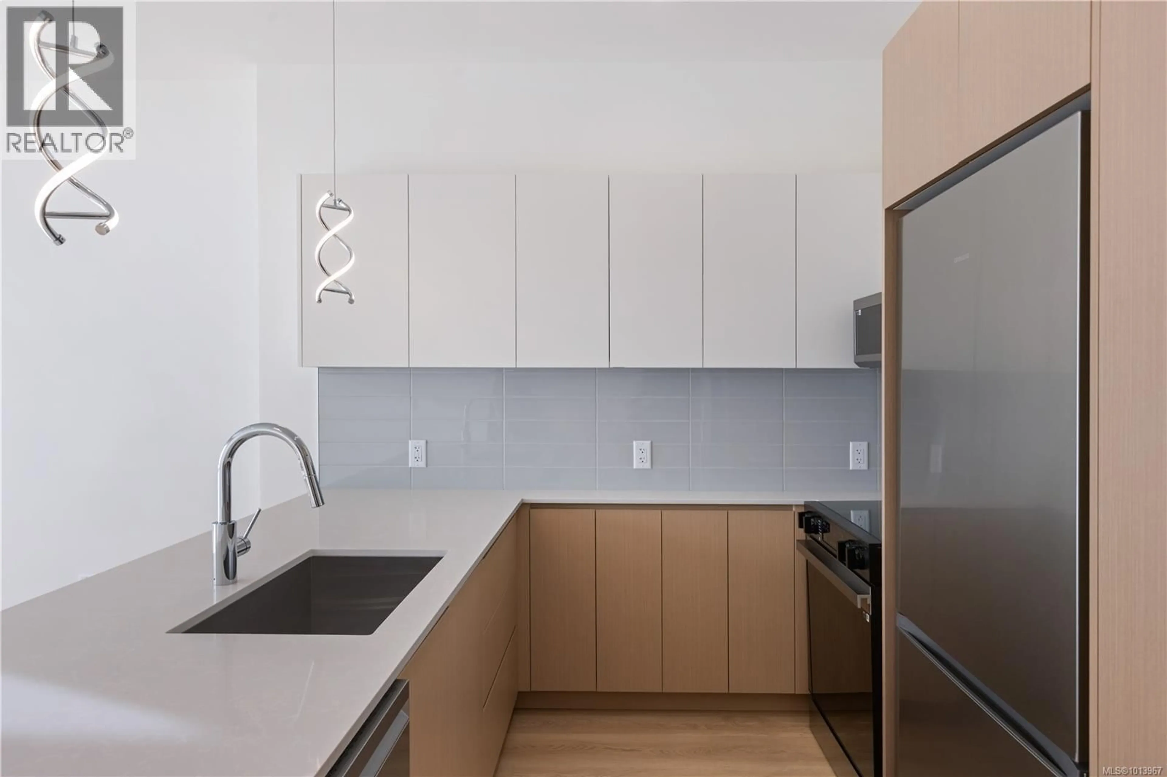 Standard kitchen, unknown for 214 - 2374 OAKVILLE AVENUE, Sidney British Columbia V8L1V5