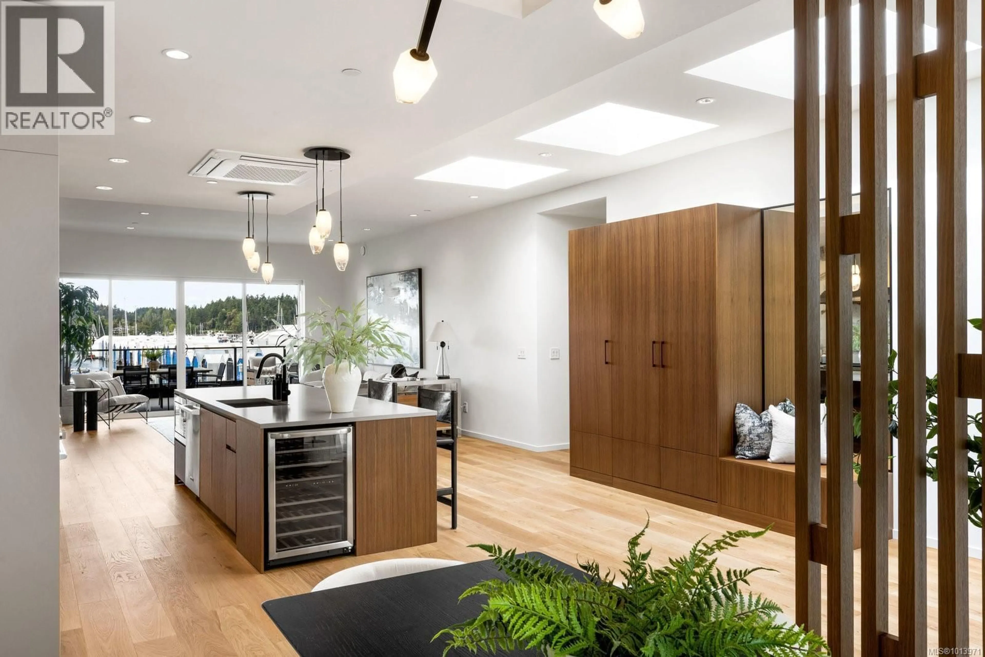 Contemporary kitchen, unknown for 201 - 2270 HARBOUR ROAD, Sidney British Columbia V8L2P6