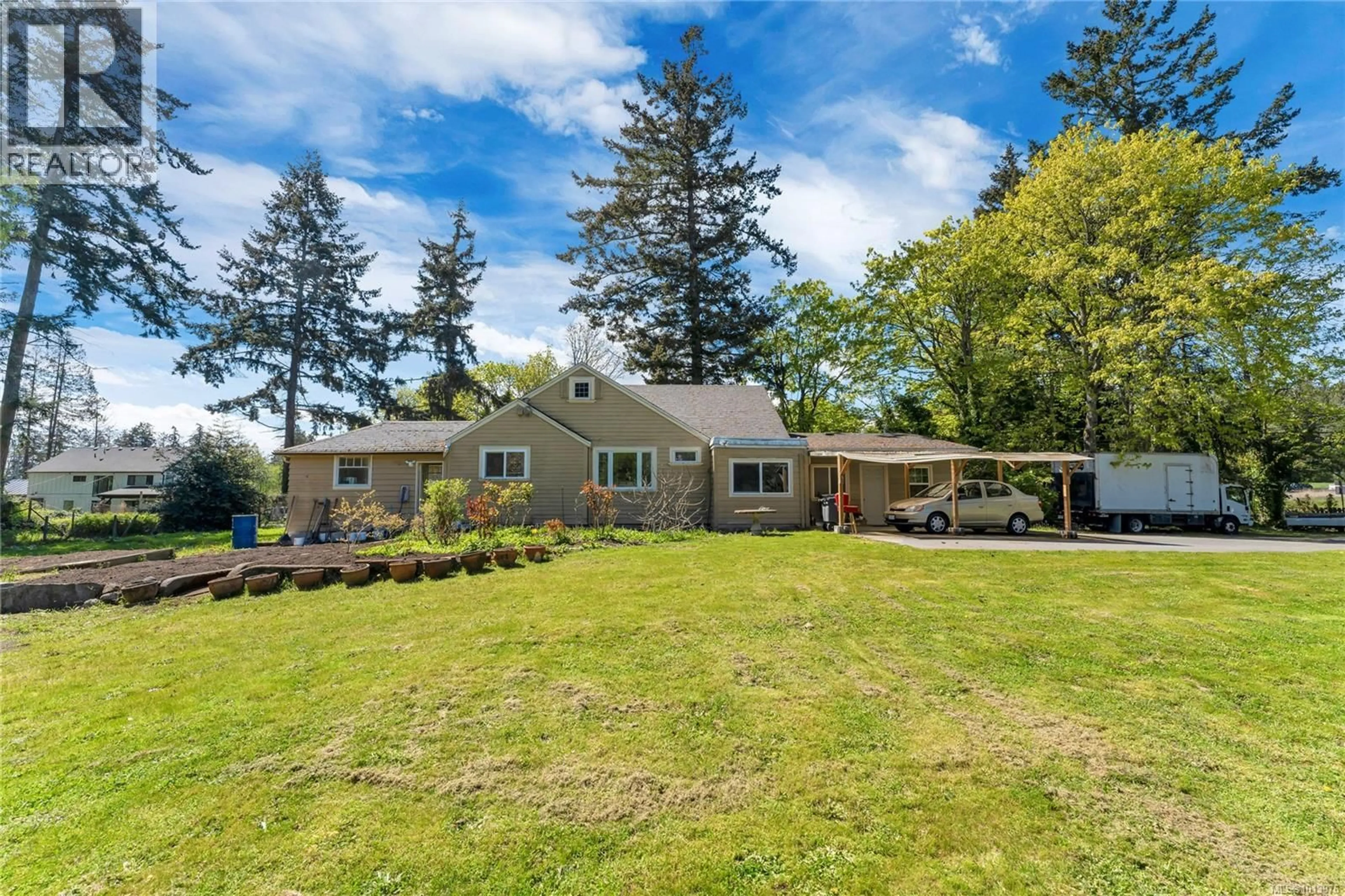 A pic from outside/outdoor area/front of a property/back of a property/a pic from drone, unknown for 753 SAYWARD ROAD, Saanich British Columbia V8Y1R3