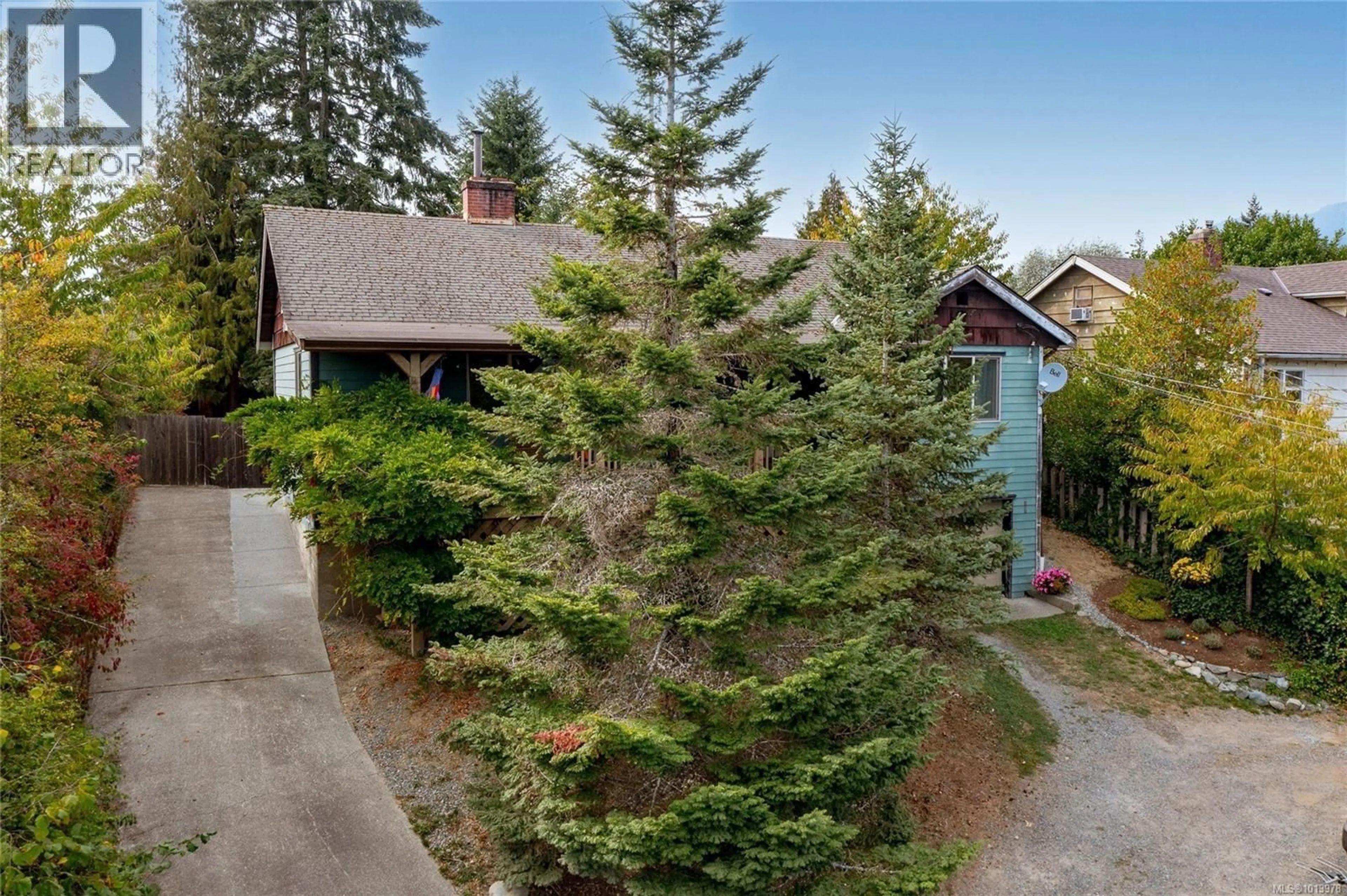 A pic from outside/outdoor area/front of a property/back of a property/a pic from drone, forest/trees view for 6142 LAKEVIEW DRIVE, Duncan British Columbia V9L2G4