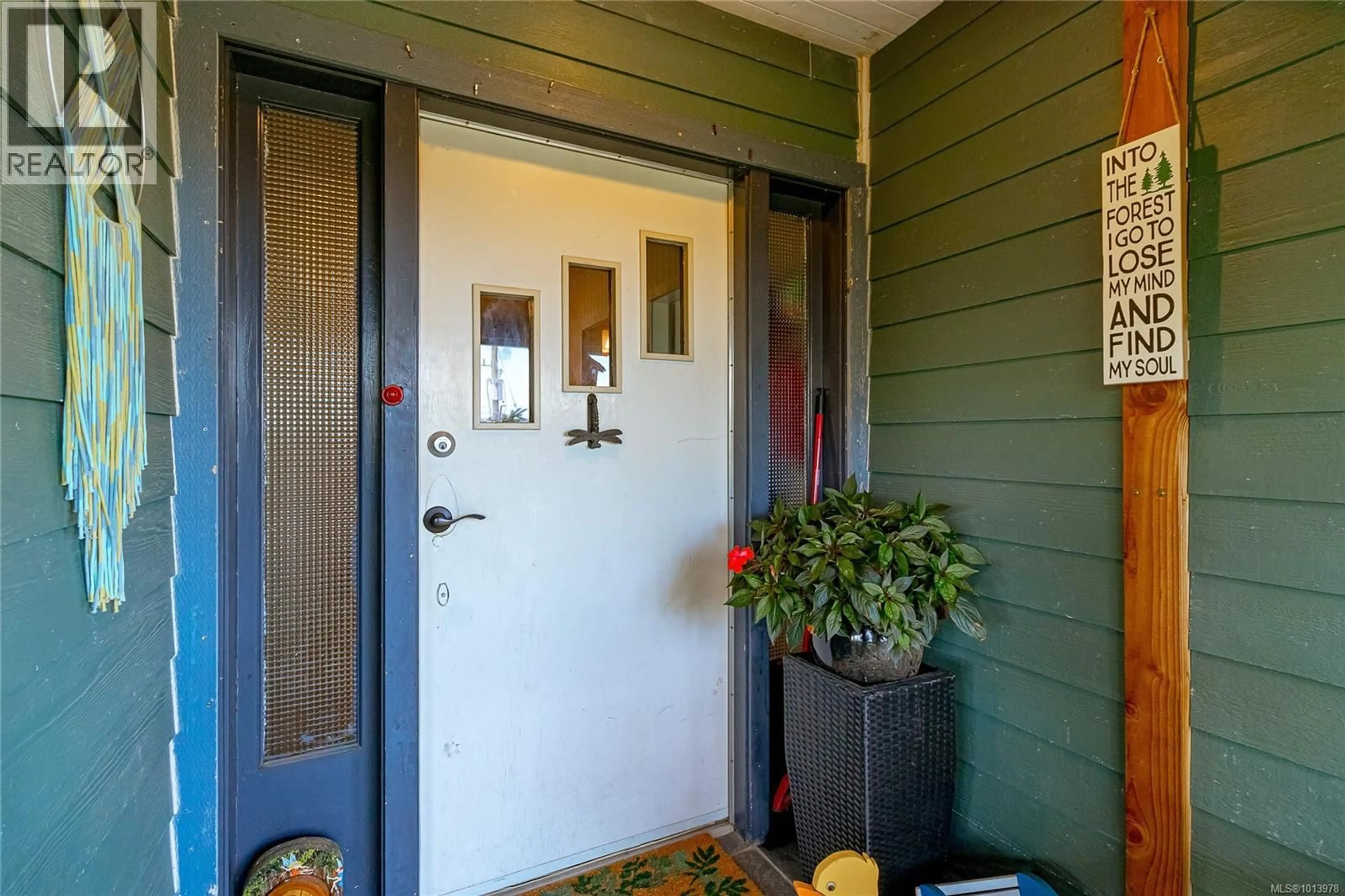 Indoor entryway for 6142 LAKEVIEW DRIVE, Duncan British Columbia V9L2G4