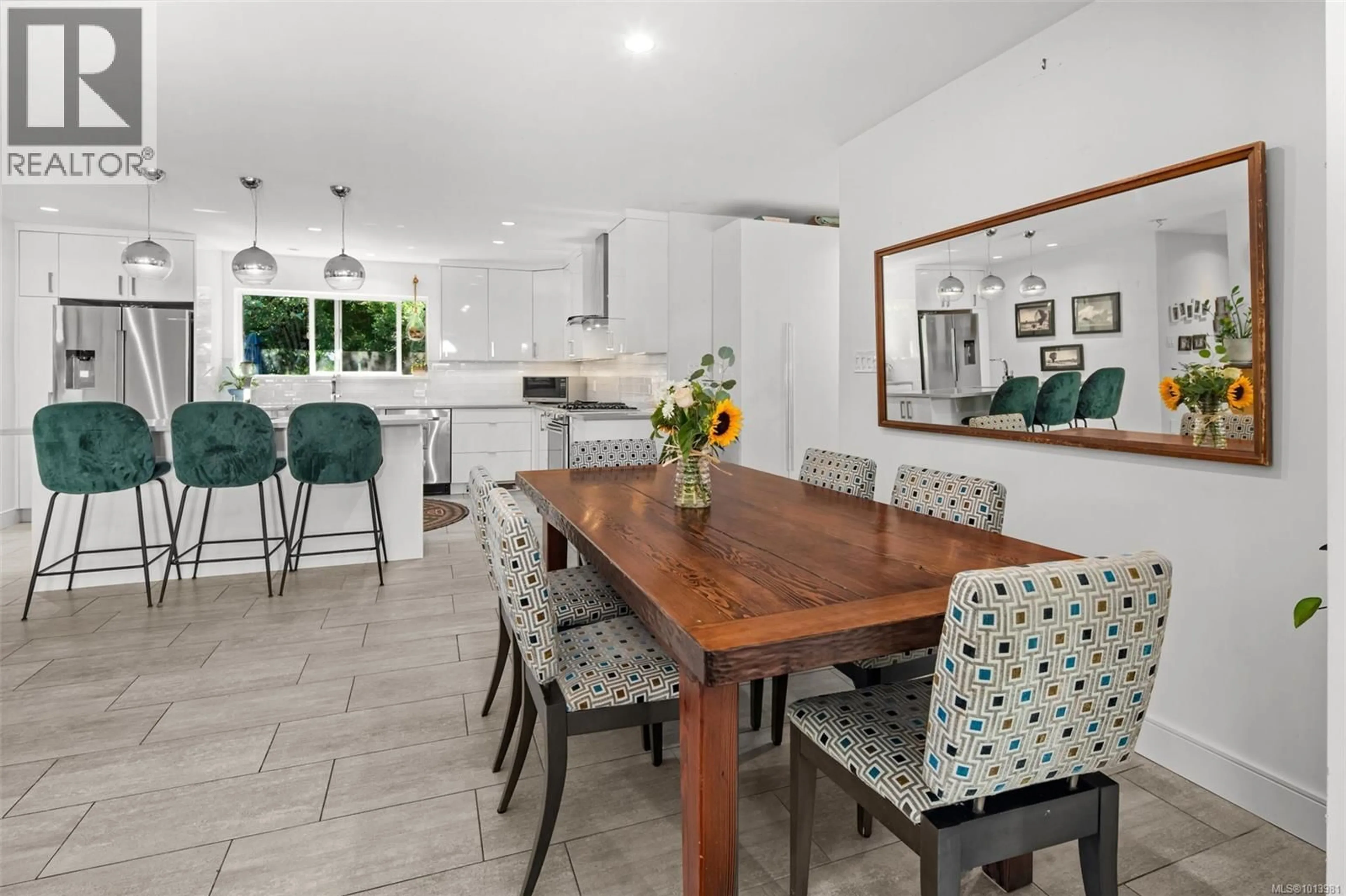 Open concept kitchen, ceramic/tile floor for 4007 MALTON AVENUE, Saanich British Columbia V8X4W1