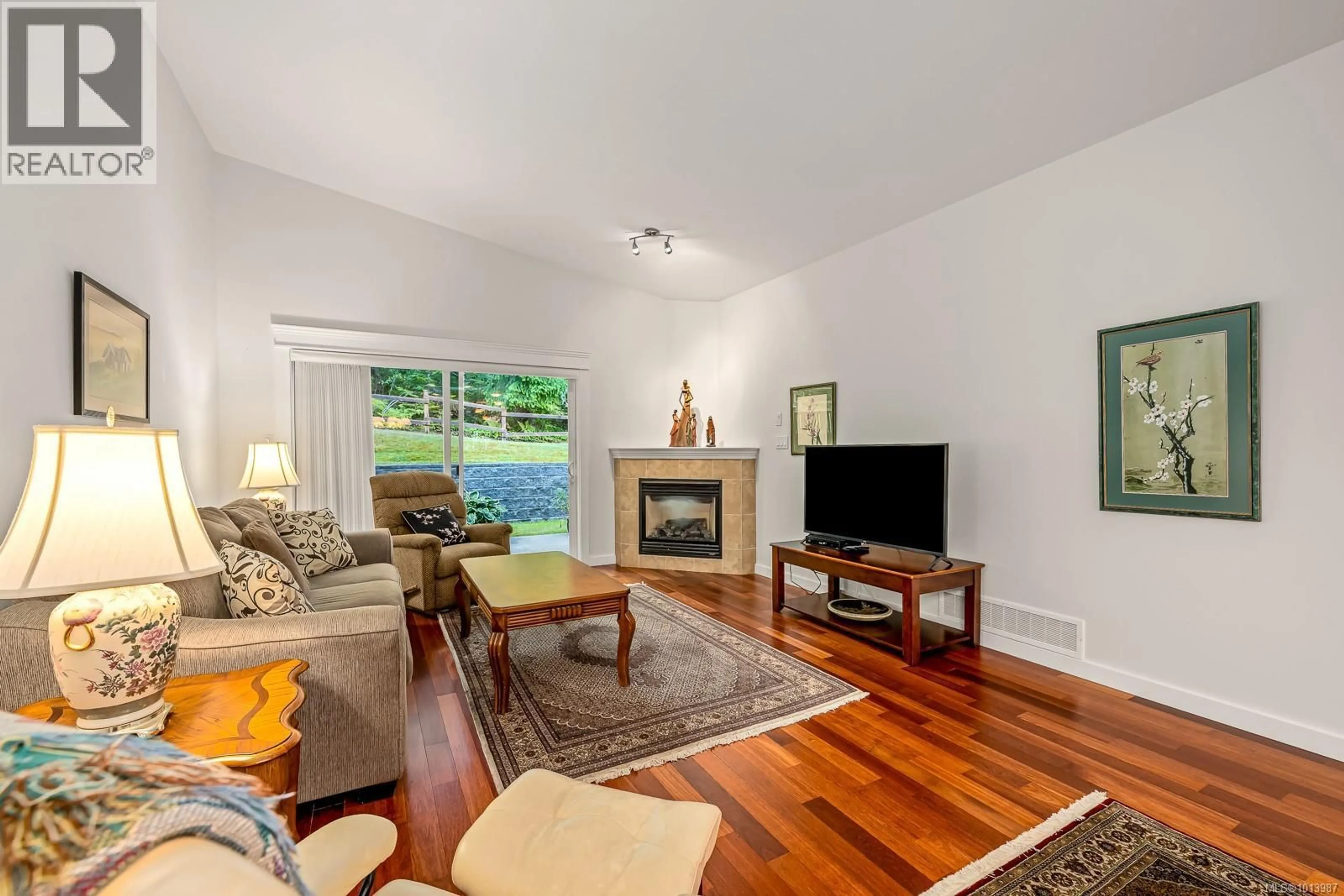 Living room with furniture, wood/laminate floor for 23 - 2001 BLUE JAY PLACE, Courtenay British Columbia V9N4A8