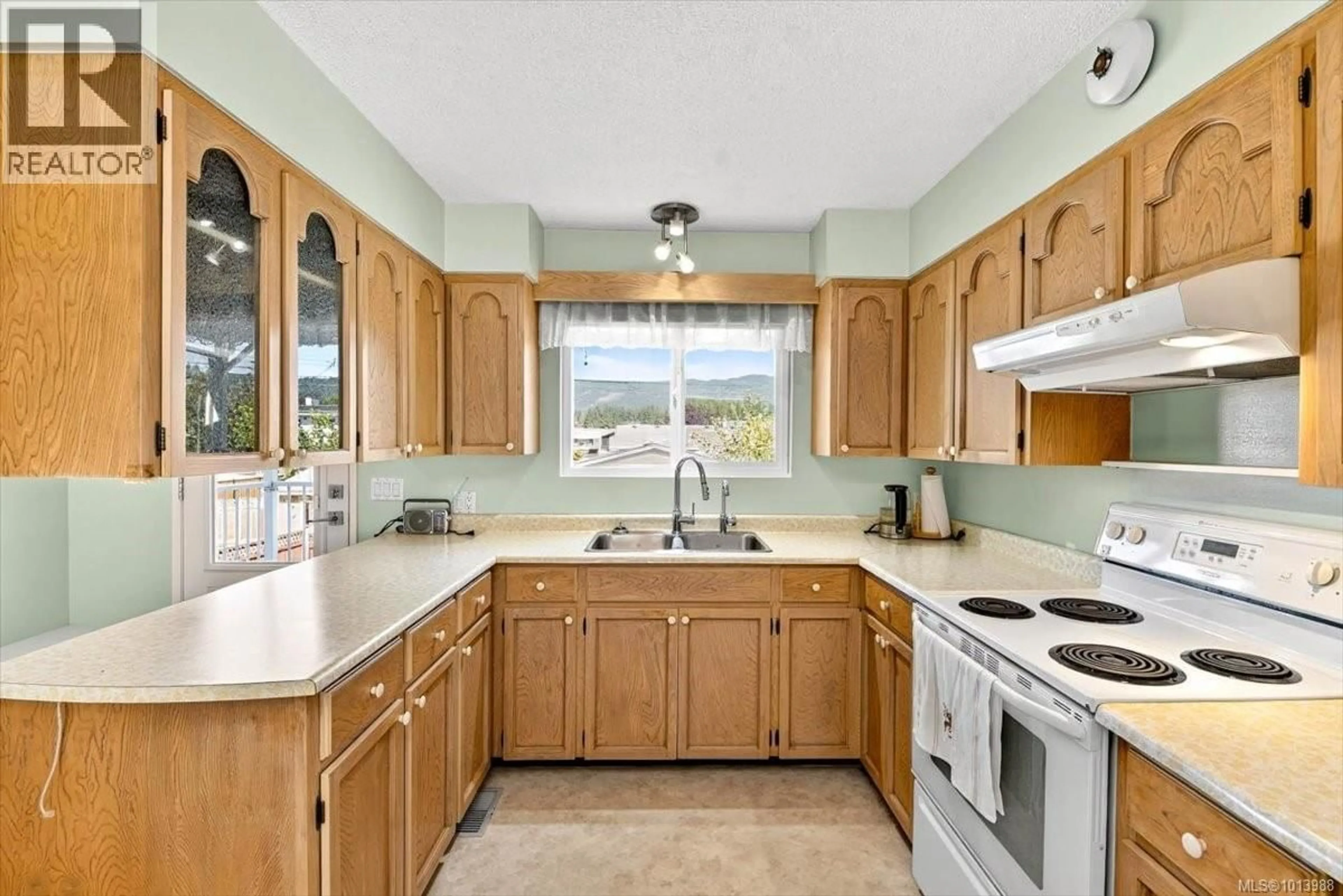 Standard kitchen, ceramic/tile floor for 3891 CRAIG ROAD, Port Alberni British Columbia V9Y5Y7